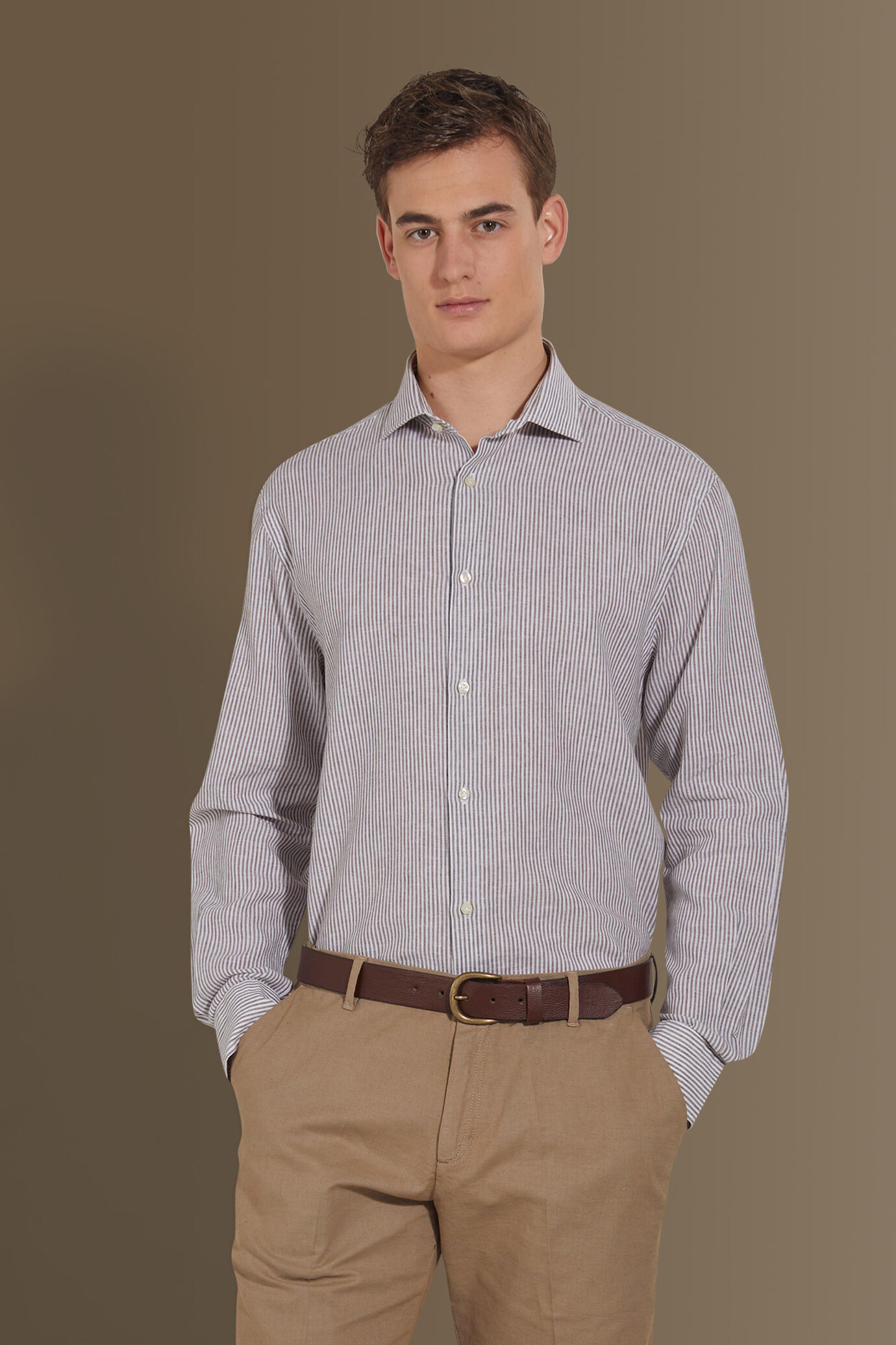 Camicia casual uomo collo francese misto lino a righe image number 1