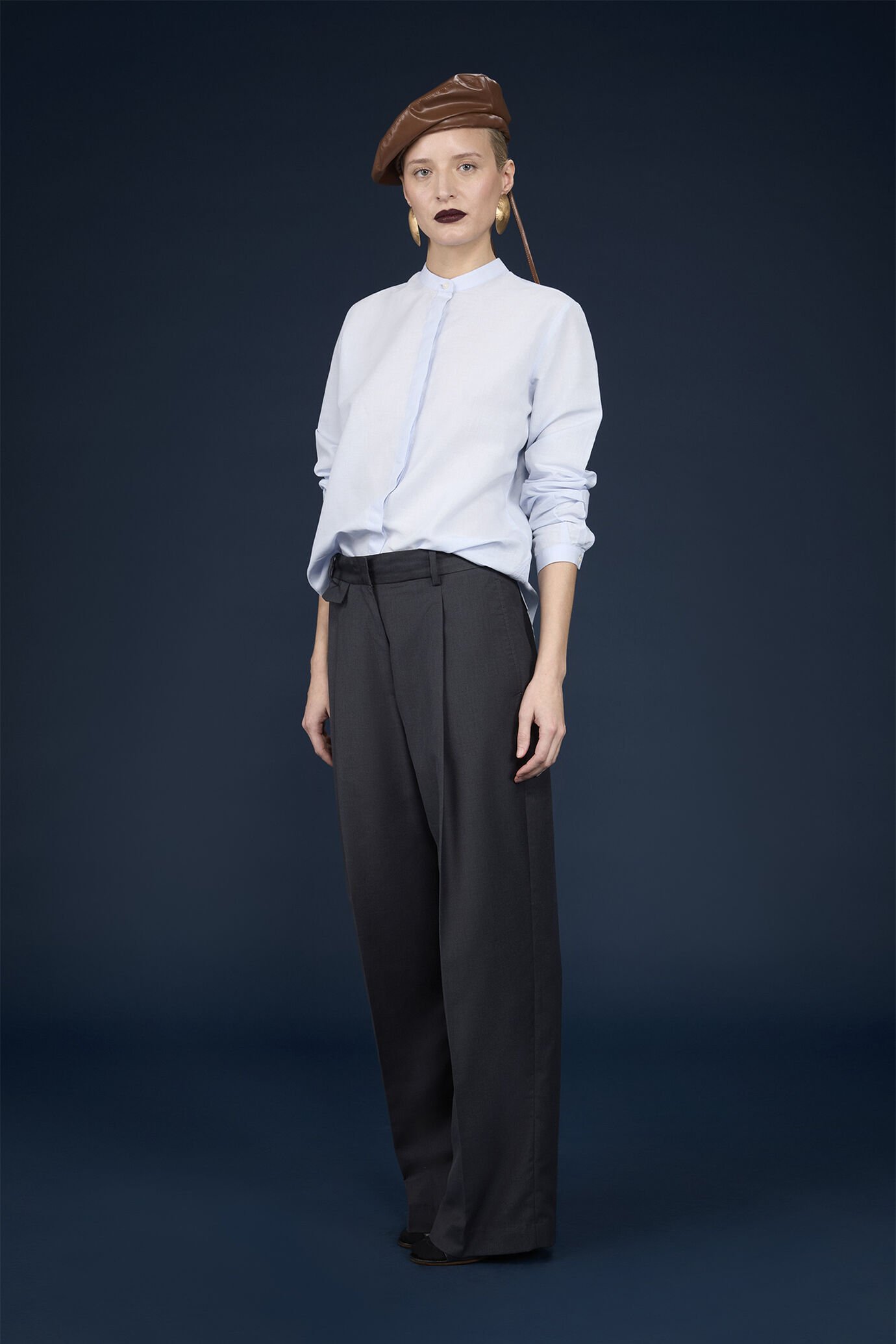 Women's regular-fit shirt with Korean collar image number 1