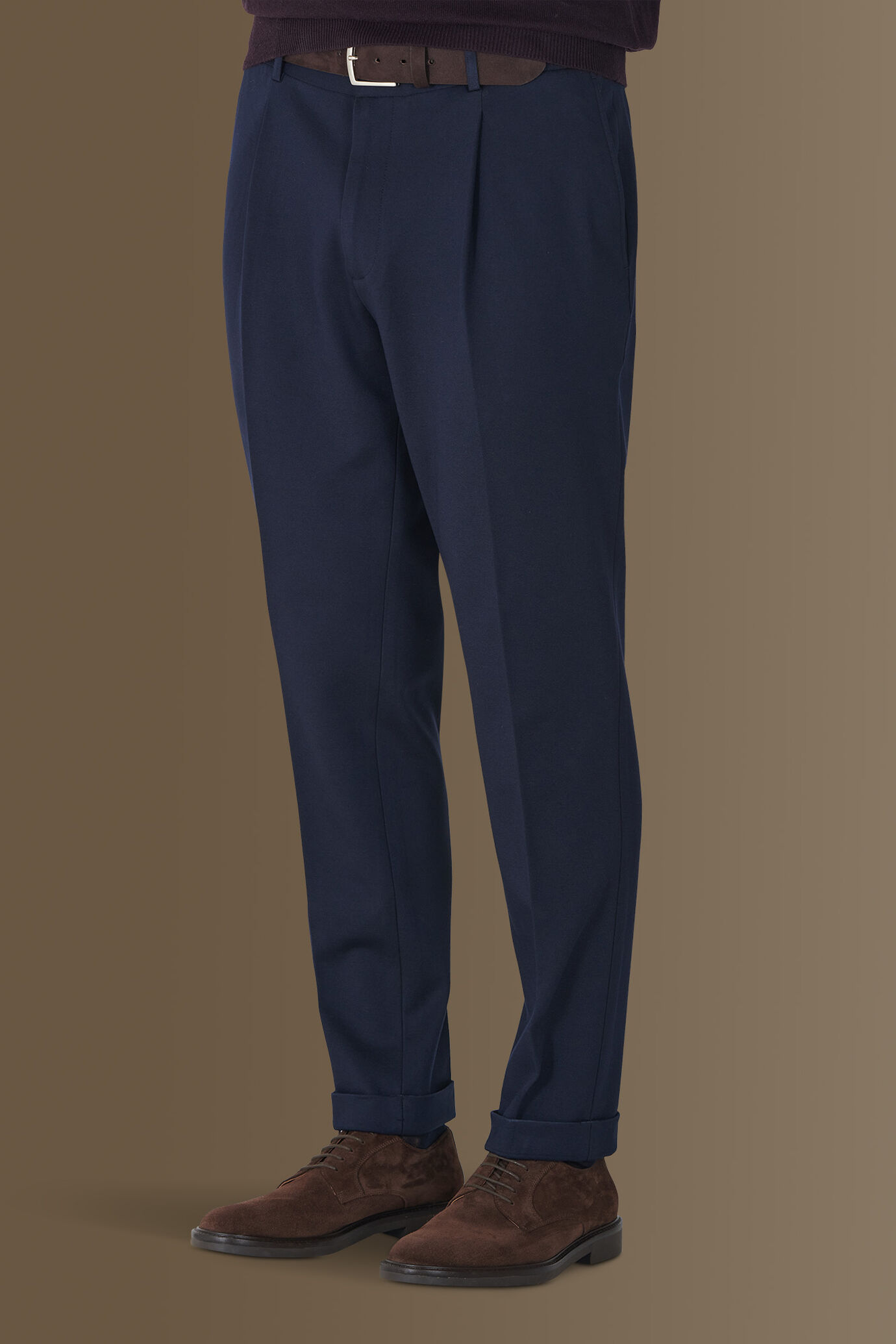 Single-breasted jersey suit with trousers with single pinces image number 4
