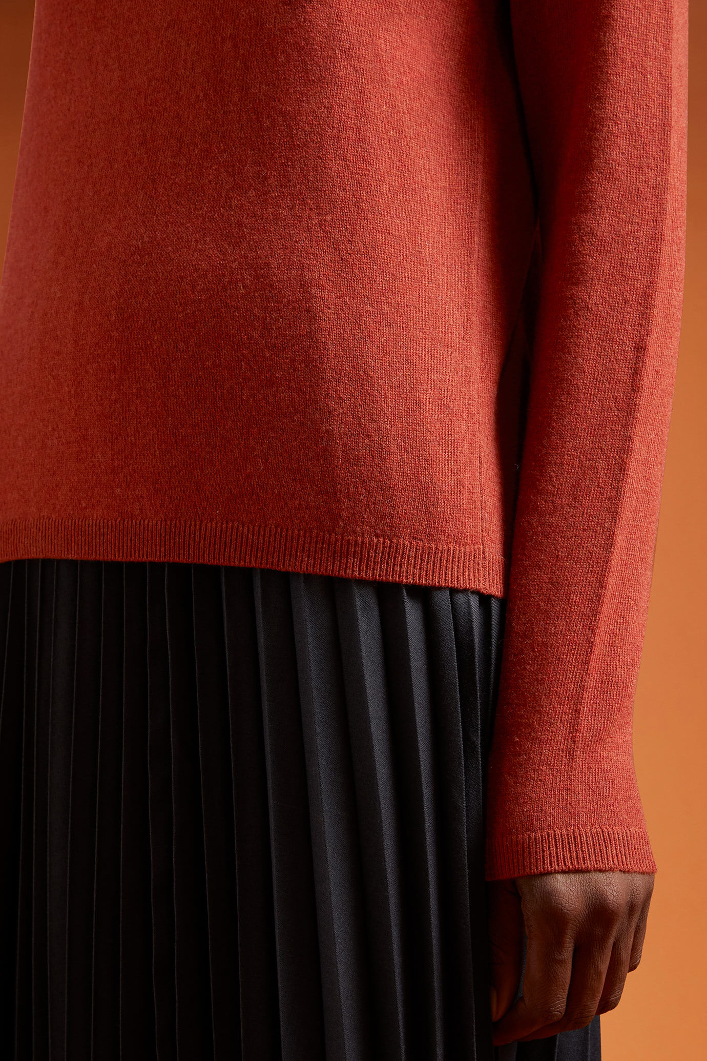 Women's regular fit high neck jumper in a blend of wool and cashmere image number 2