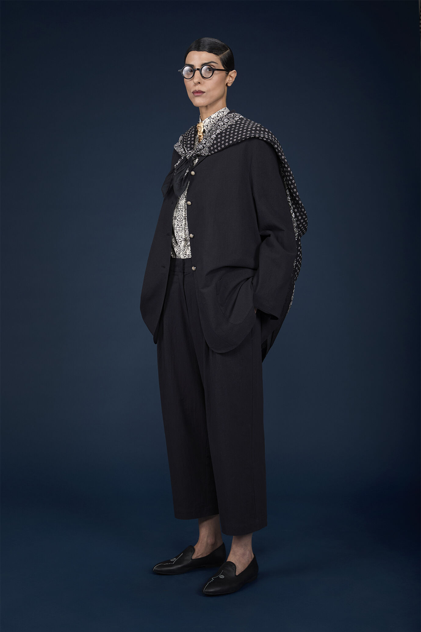 Veste femme à boutonnage simple en coton avec effet froissé et boutons en macramé image number 1