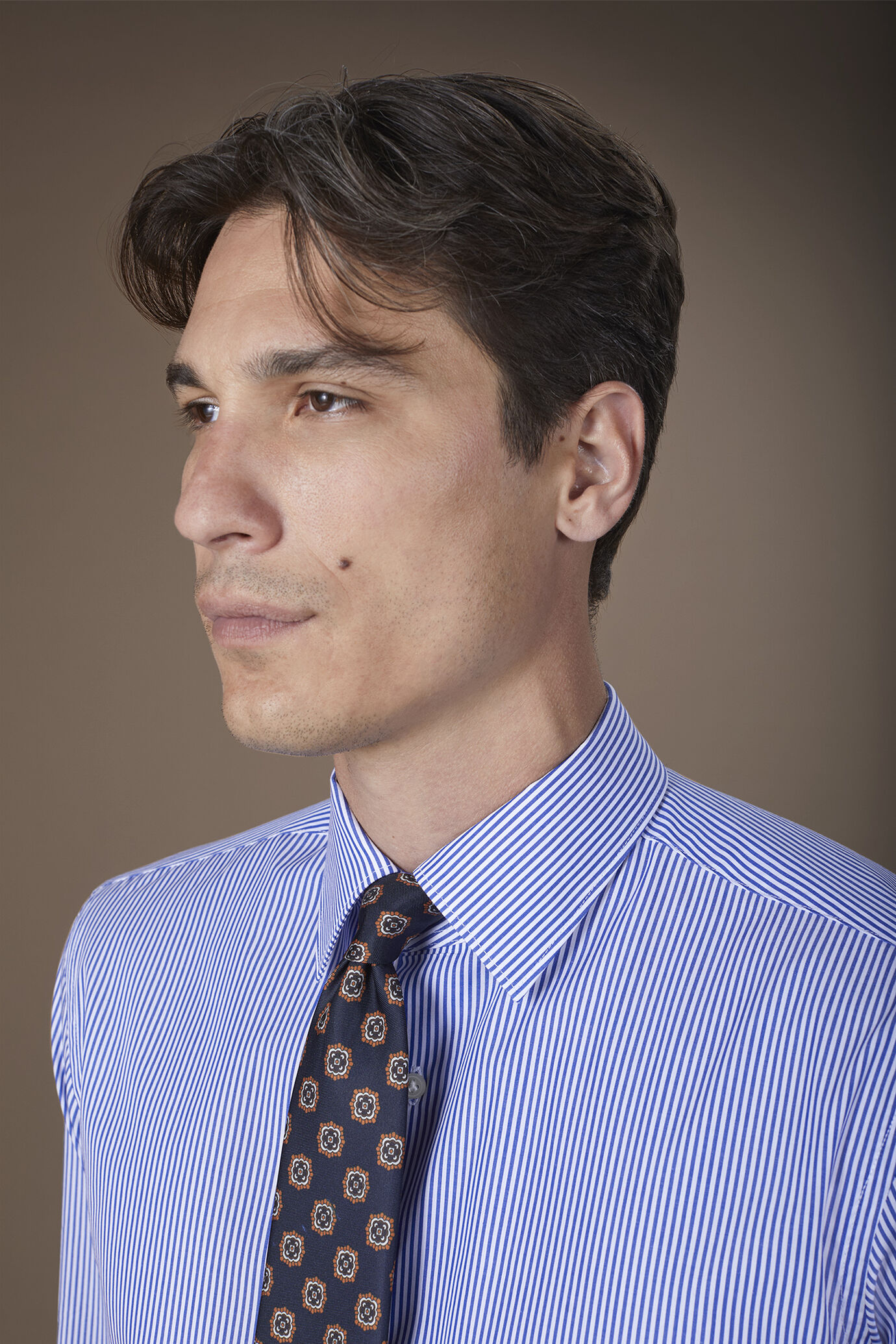 Camicia uomo con collo classico in 100% cotone rigato image number 2