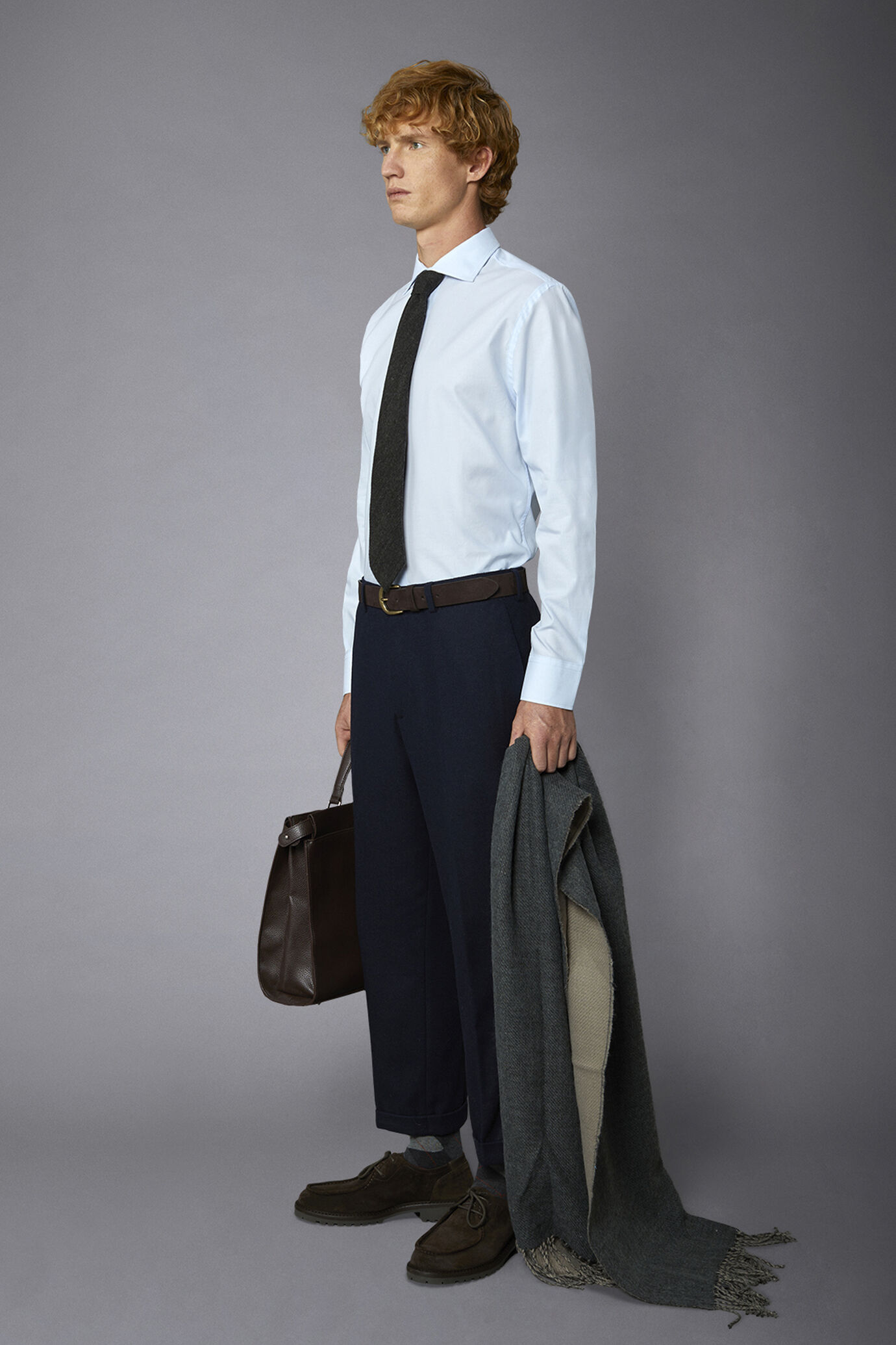 Camicia classica uomo collo francese slim fit tessuto armaturato image number 1