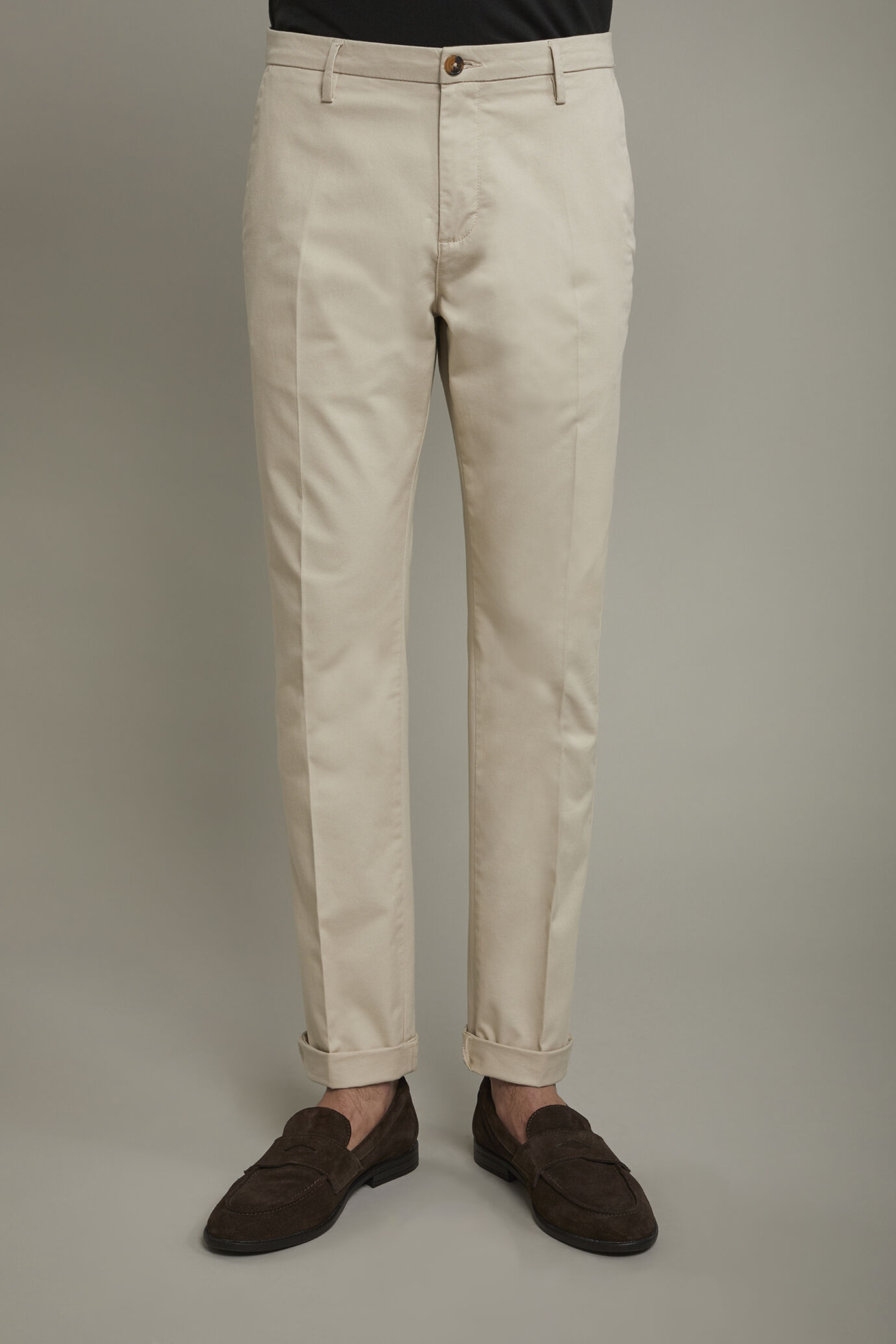 Pantalon chino classique pour homme en tissu sergé stretch coupe parfaite image number 3