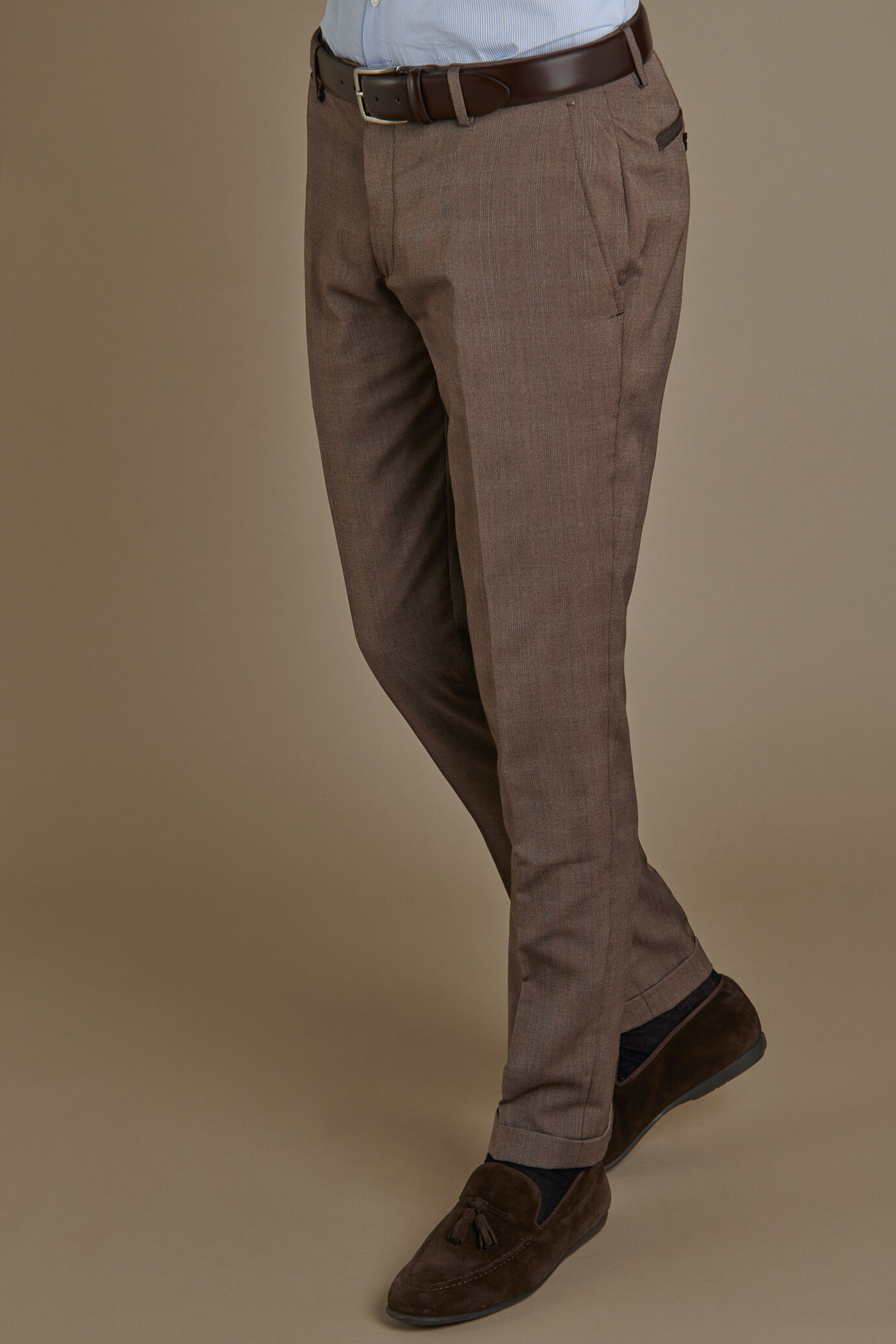 Single breasted suit with trousers with turn up image number 4