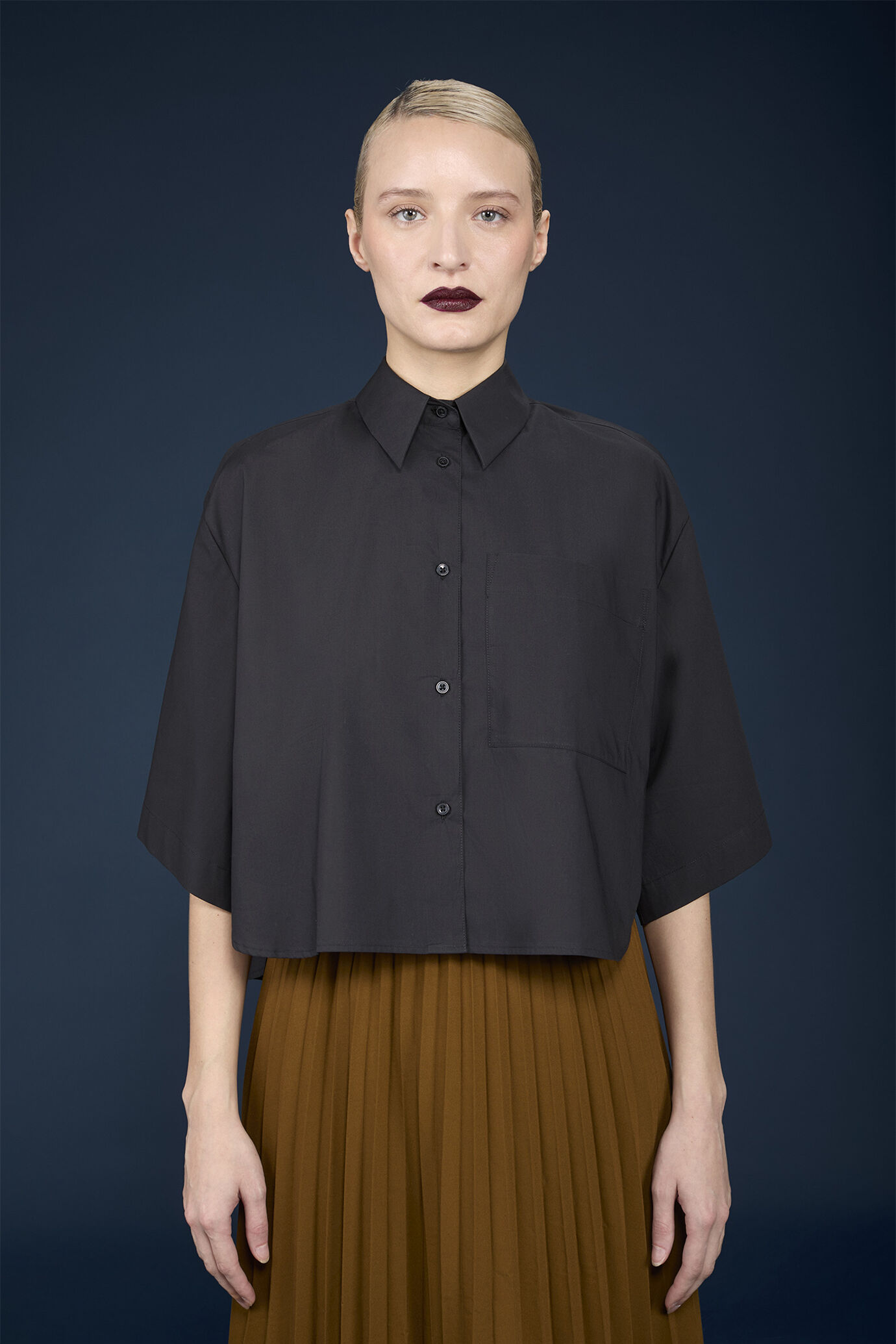 Women's boxy shirt with short sleeves and rounded hem image number 0
