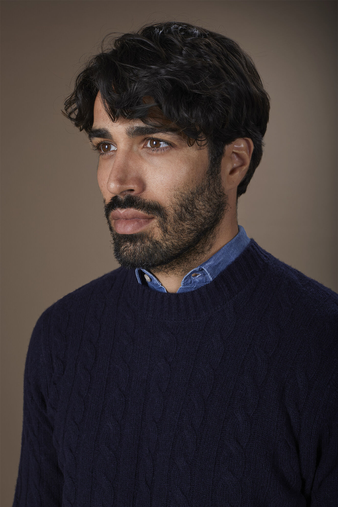 Men's lambswool crew neck jumper in a regular fit image number 2