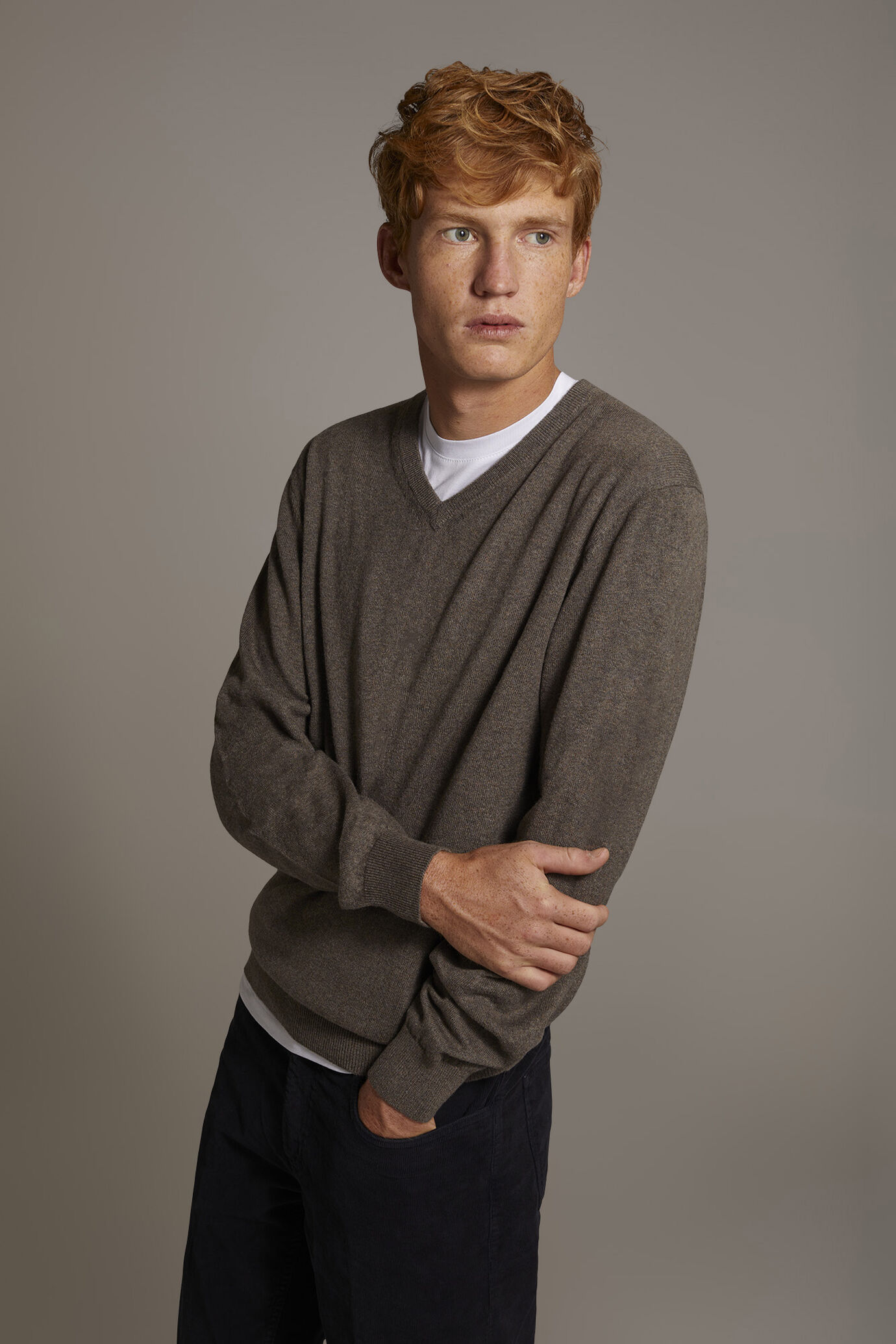 Maglia scollo a V misto lana image number 1