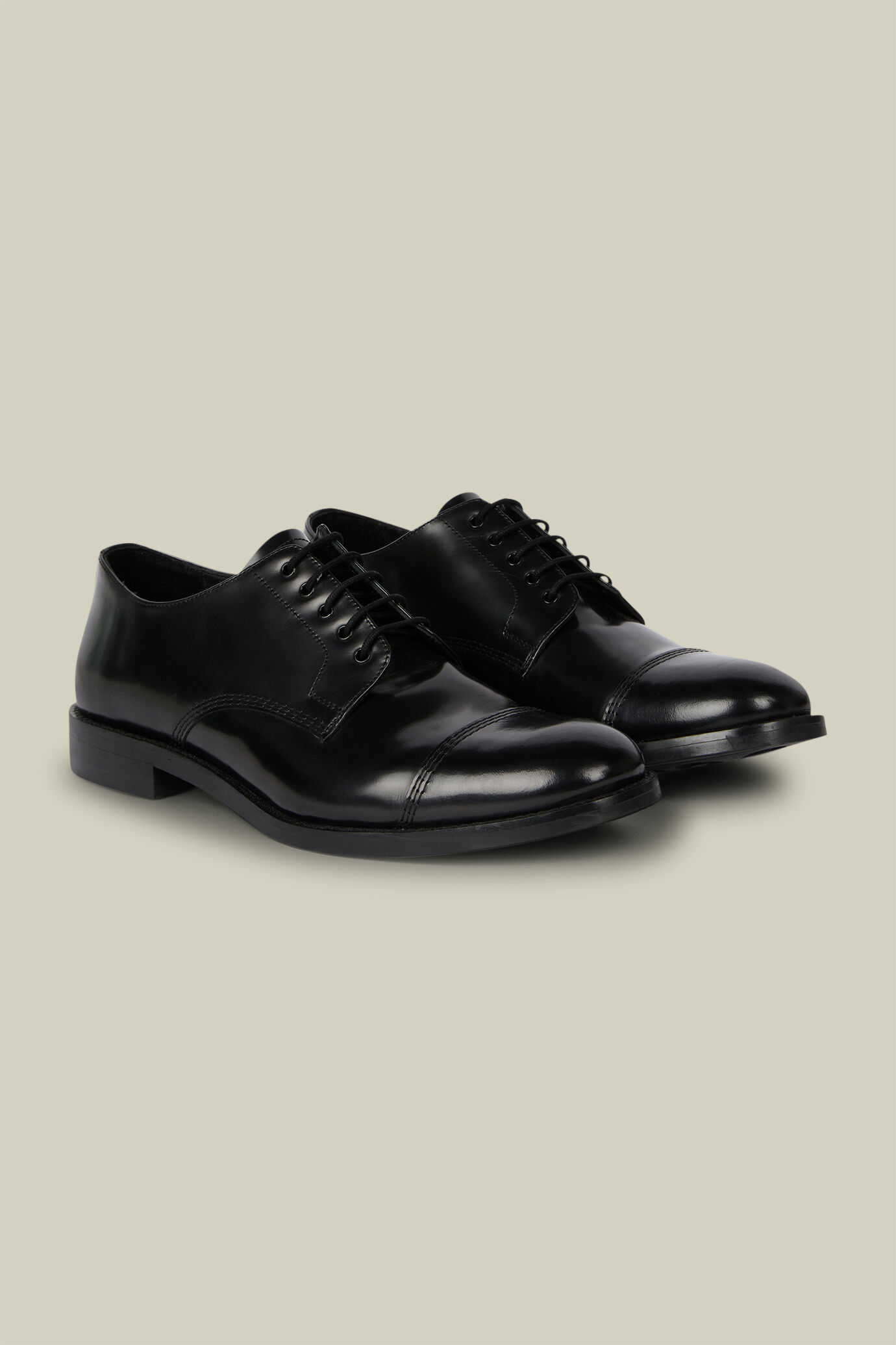 Scarpa derby uomo 100% in vera pelle con fondo in gomma