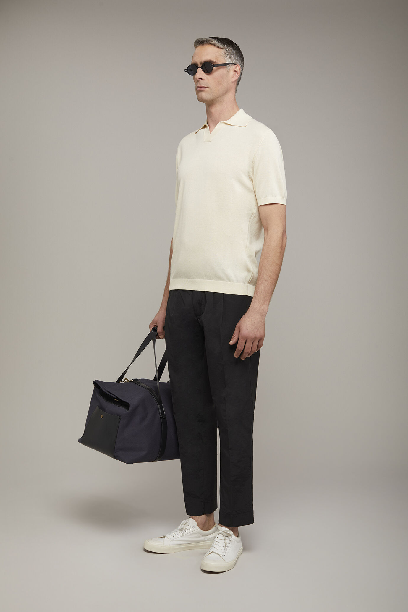 Pantalone uomo in cotone tecnico con doppia pinces comfort fit image number 1