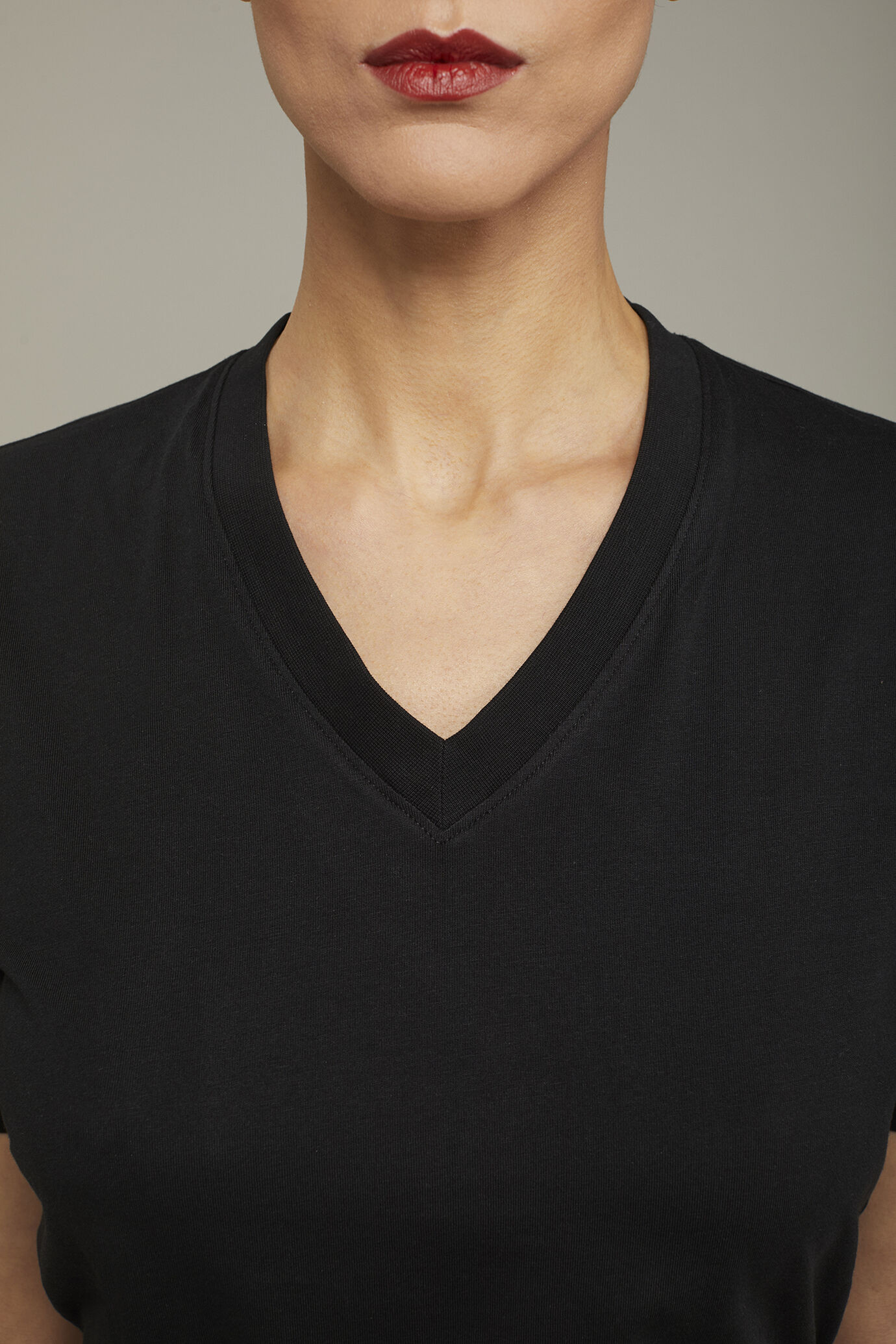 Women’s v-neck t-shirt 100% cotton regular fit image number 3