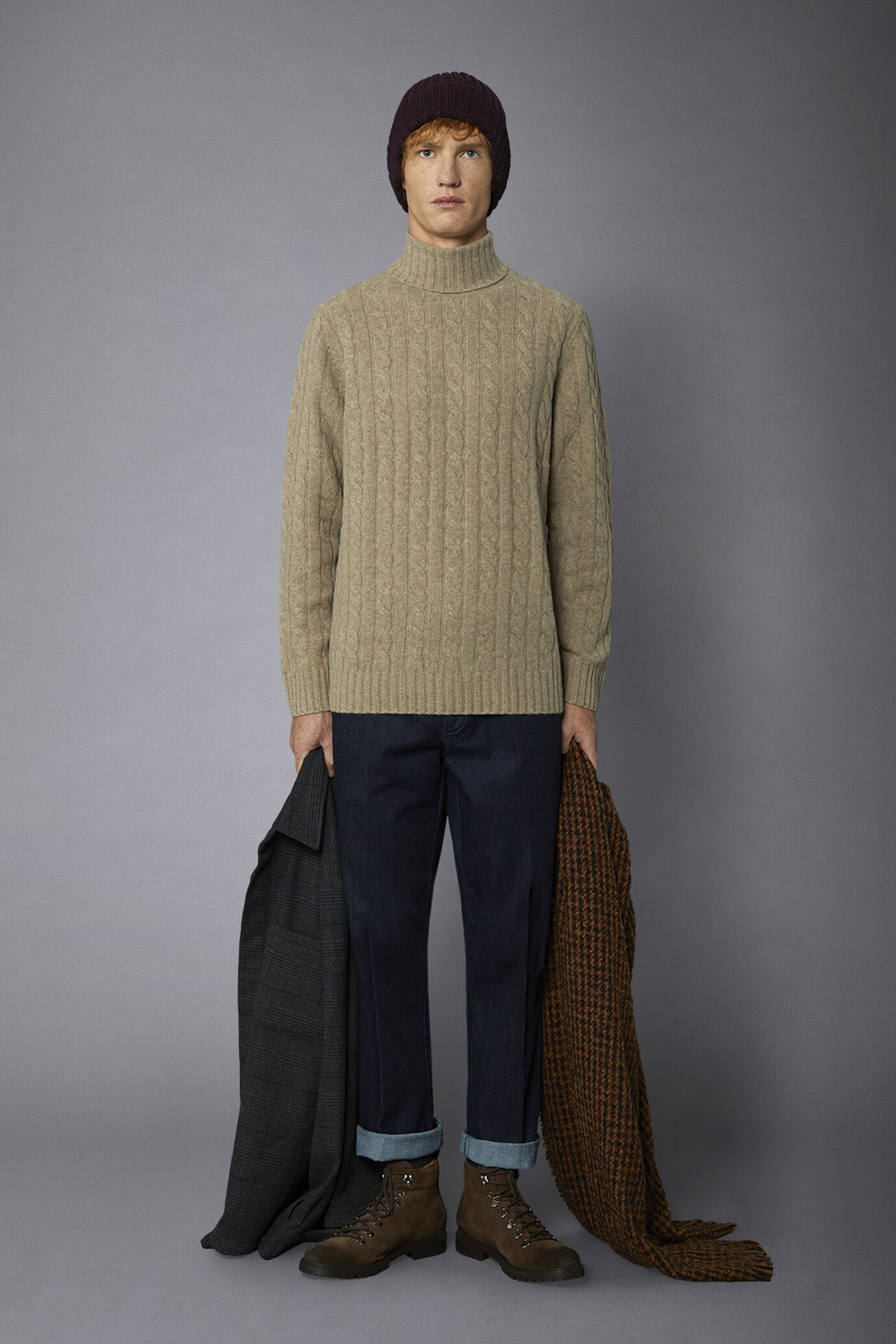 Maglia uomo a trecce collo alto in misto lana lambswool regular fit image number 0
