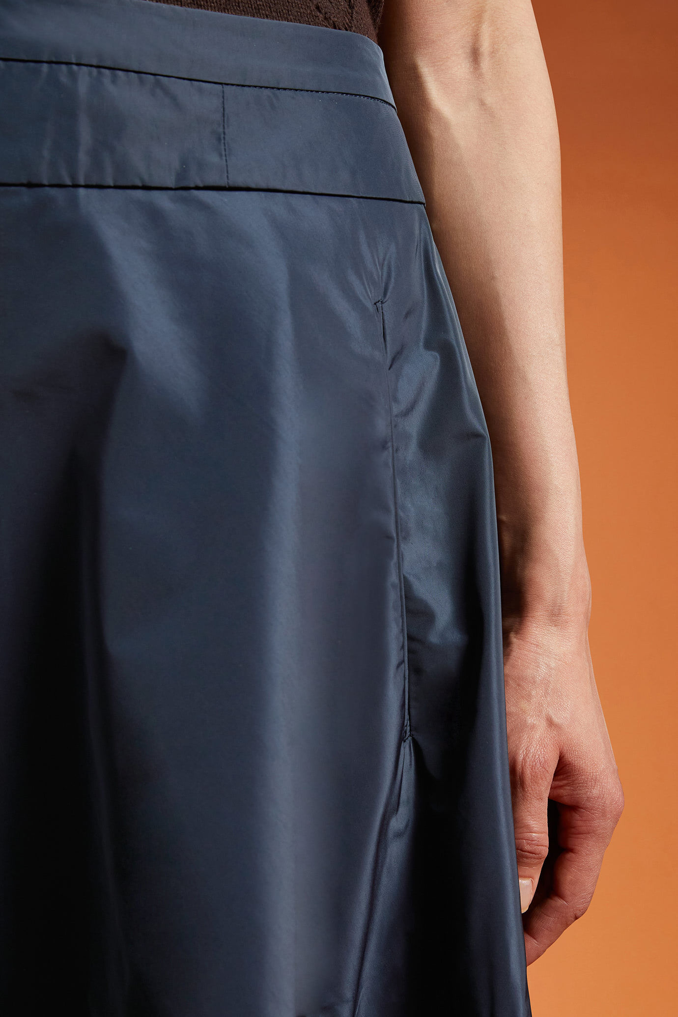 Women's taffeta half-circle skirt with a basque in a regular