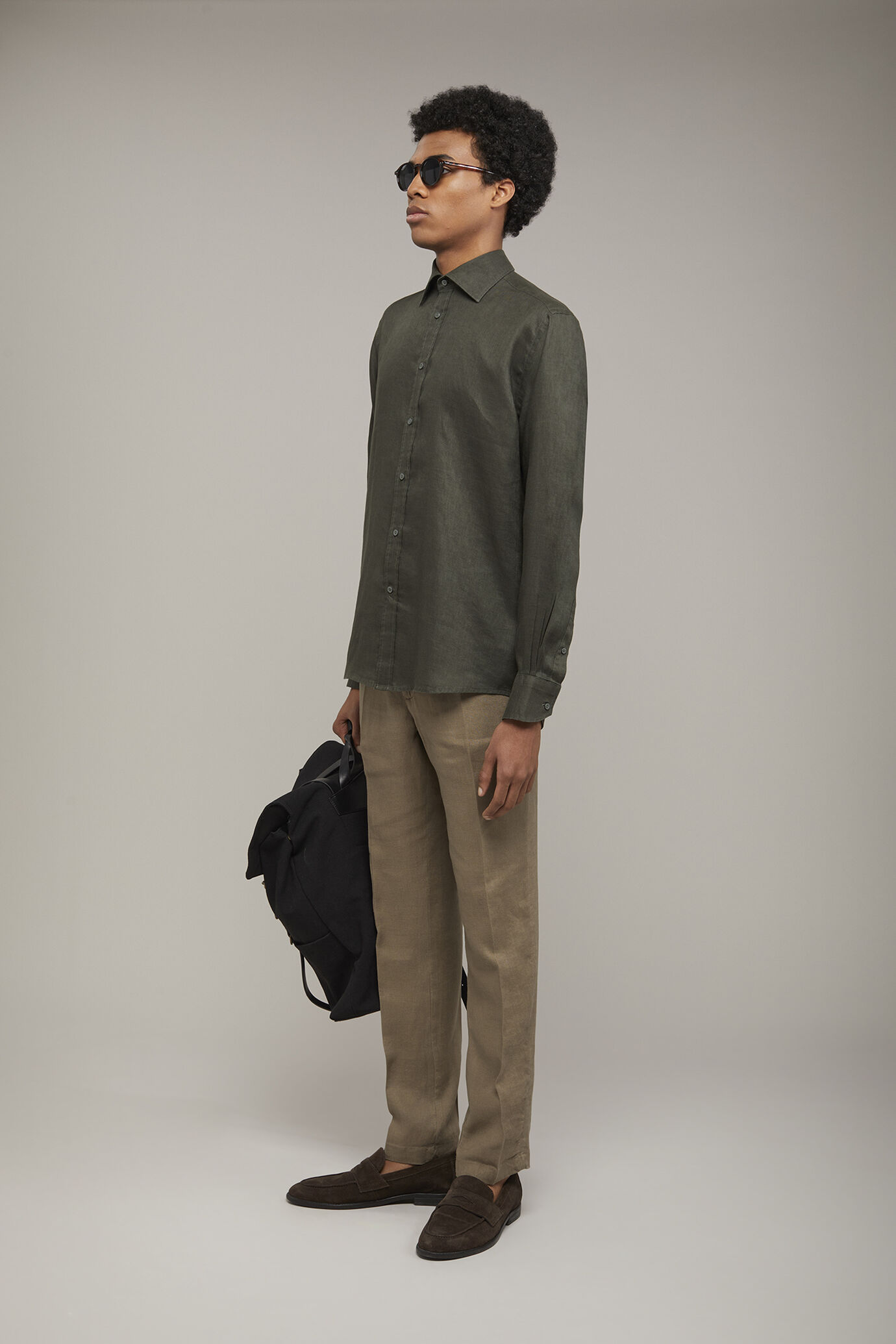 Herren-Freizeithemd mit klassischem Kragen aus 100 % Leinen in bequemer Passform image number 1