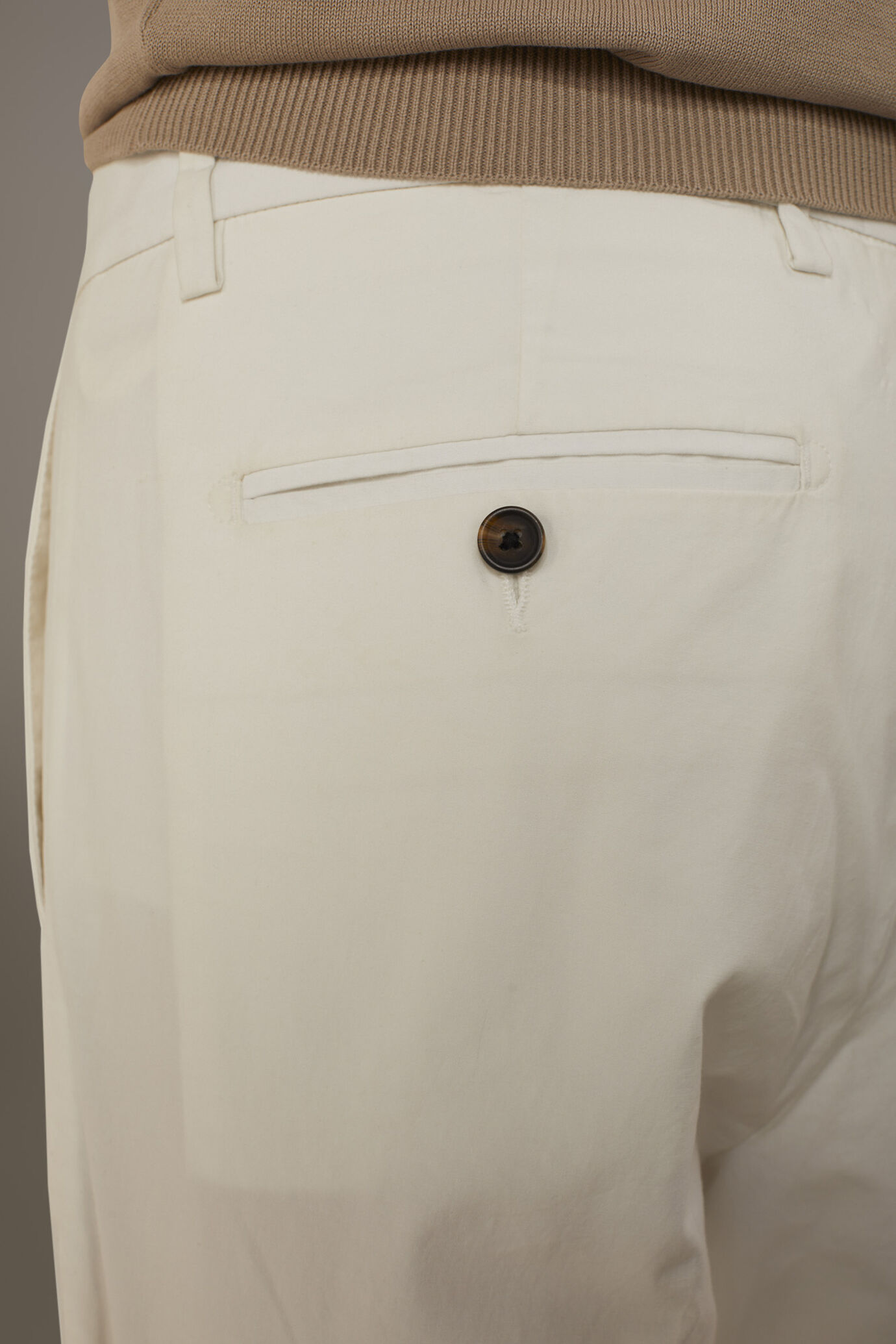 Pantalone chino uomo classico image number 3