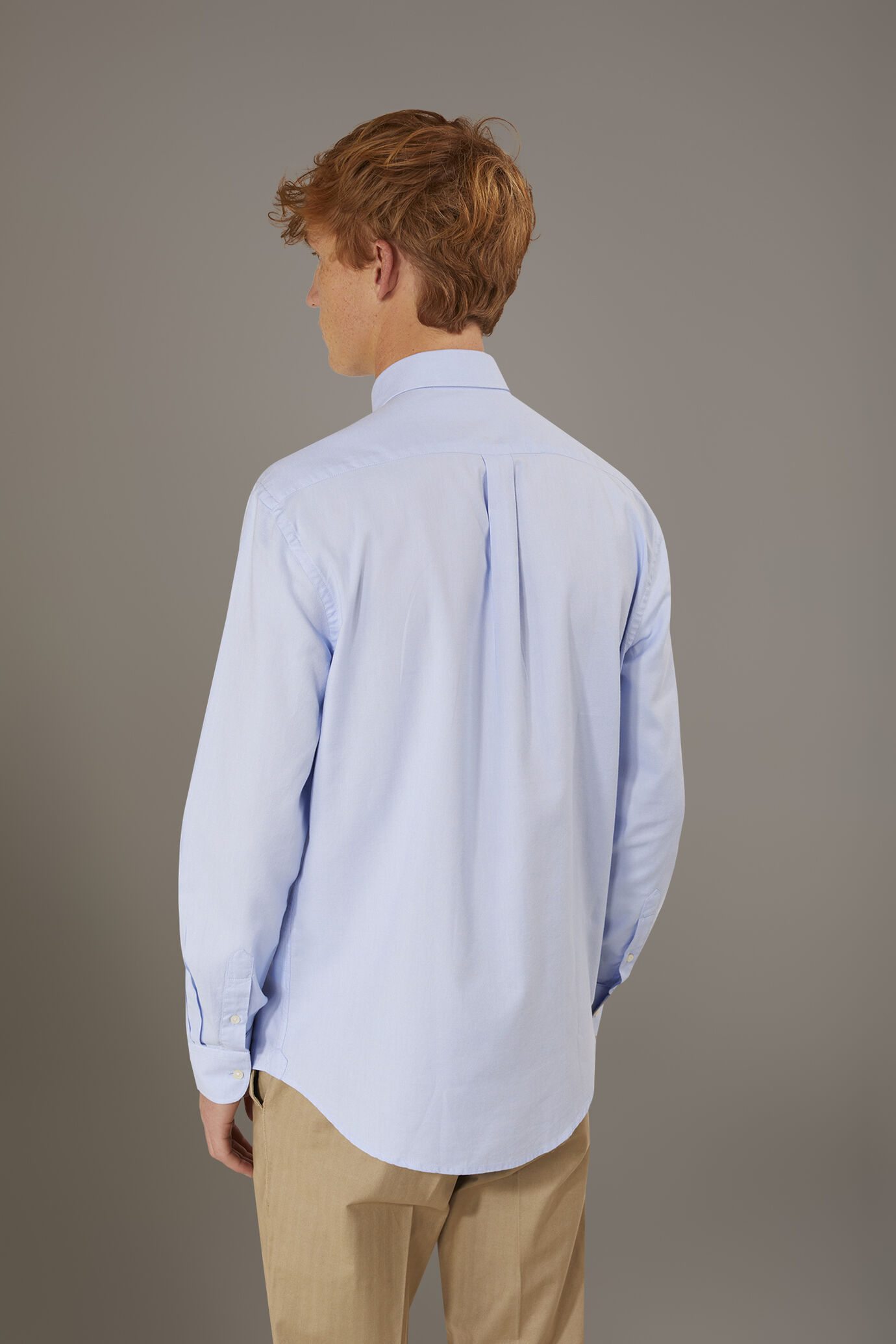 Gewaschenes Button-Down-Hemd aus ultraleichtem Oxford-Stoff in Komfort-Passform image number 2