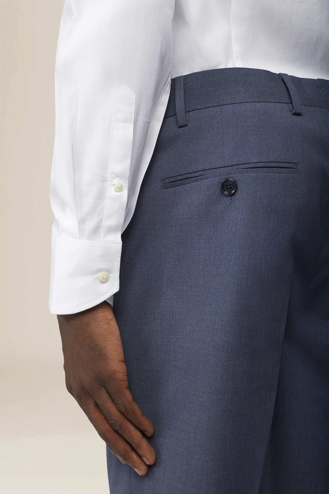 Men's shirt in 100% cotton herringbone fabric suitable for cufflinks image number 3