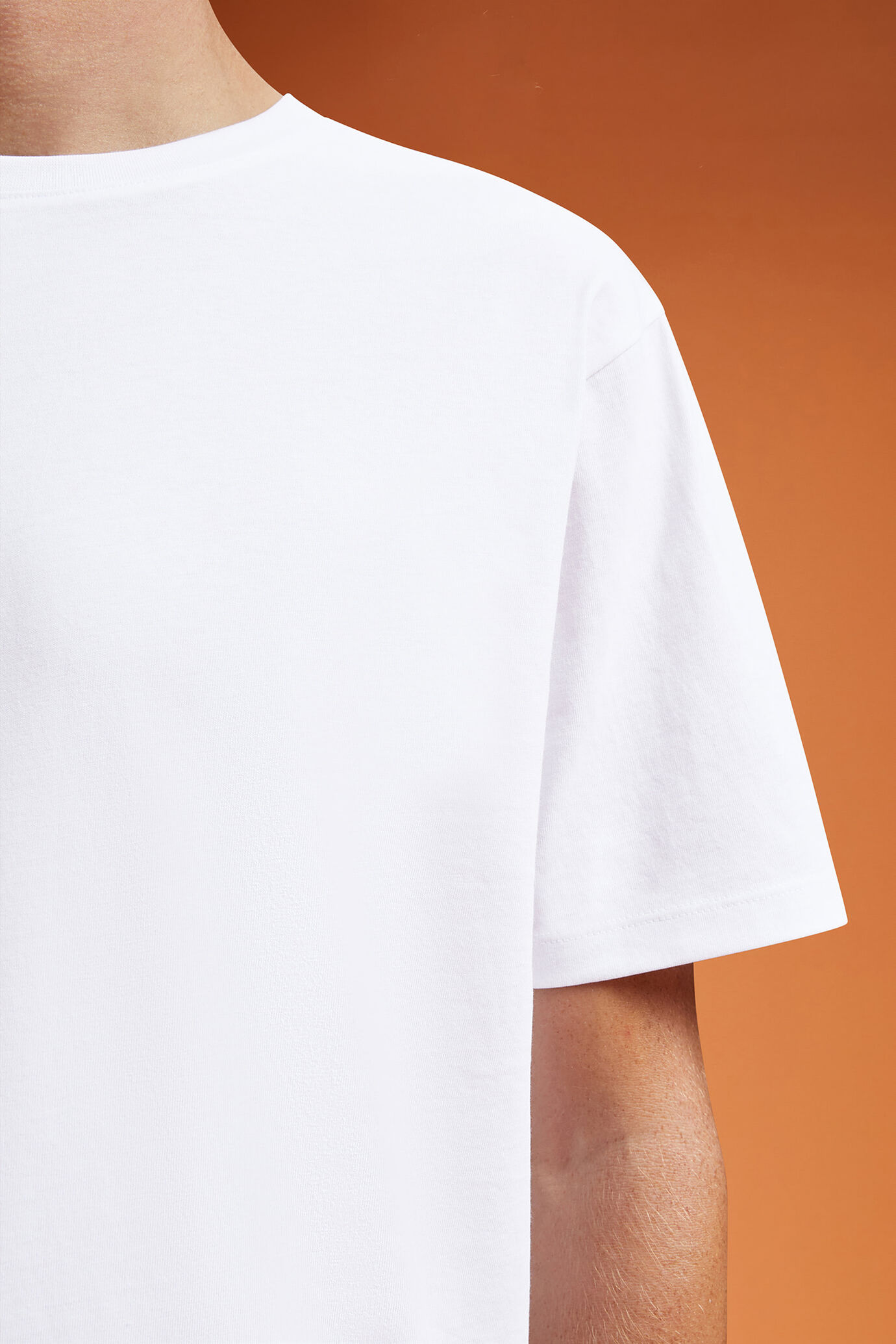 Herren-T-Shirt mit Rundhalsausschnitt und kurzen Ärmeln aus 100 % Baumwolle in normaler Passform image number 3