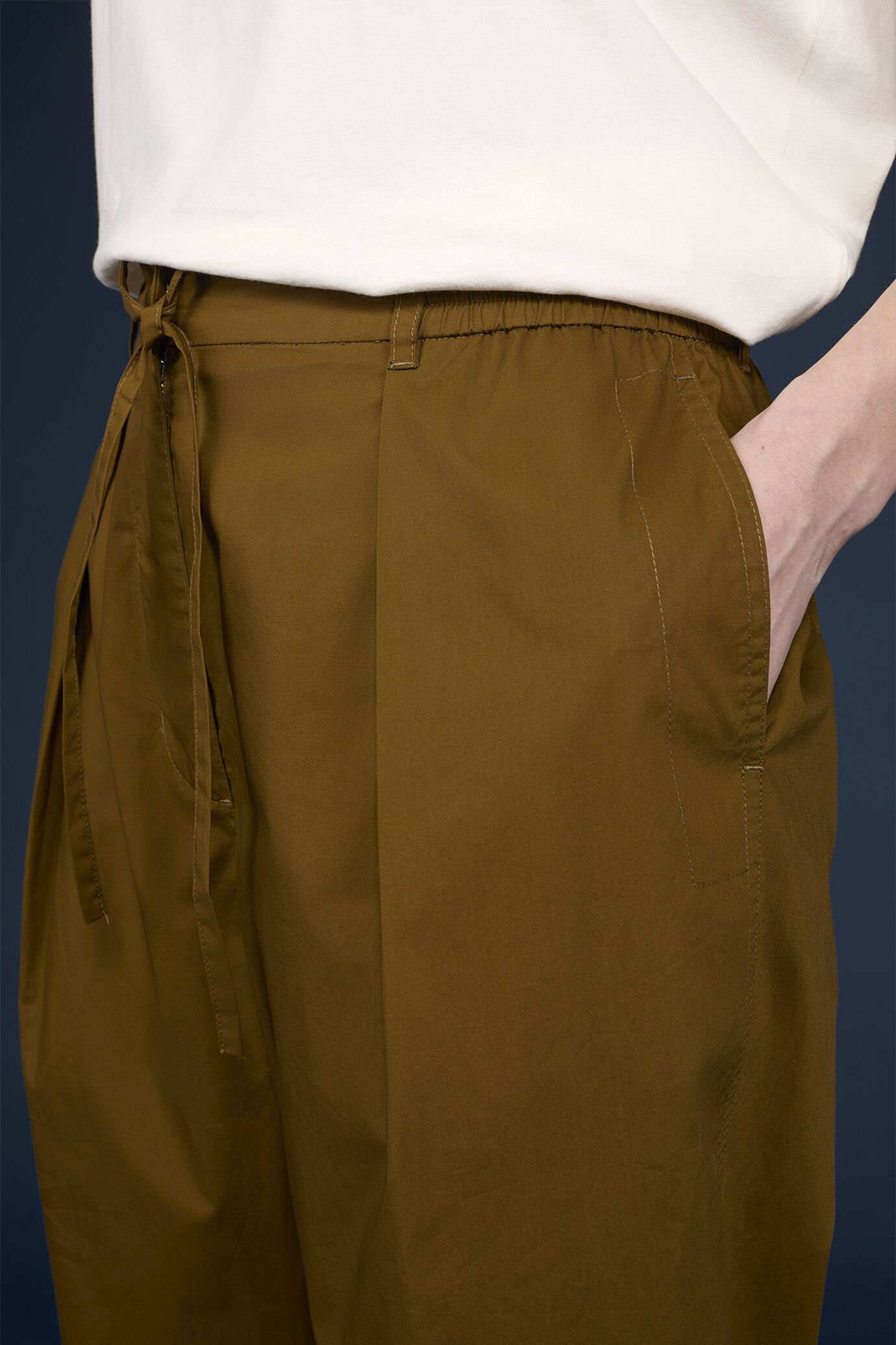 Pantalone donna con pince 100% cotone image number 3