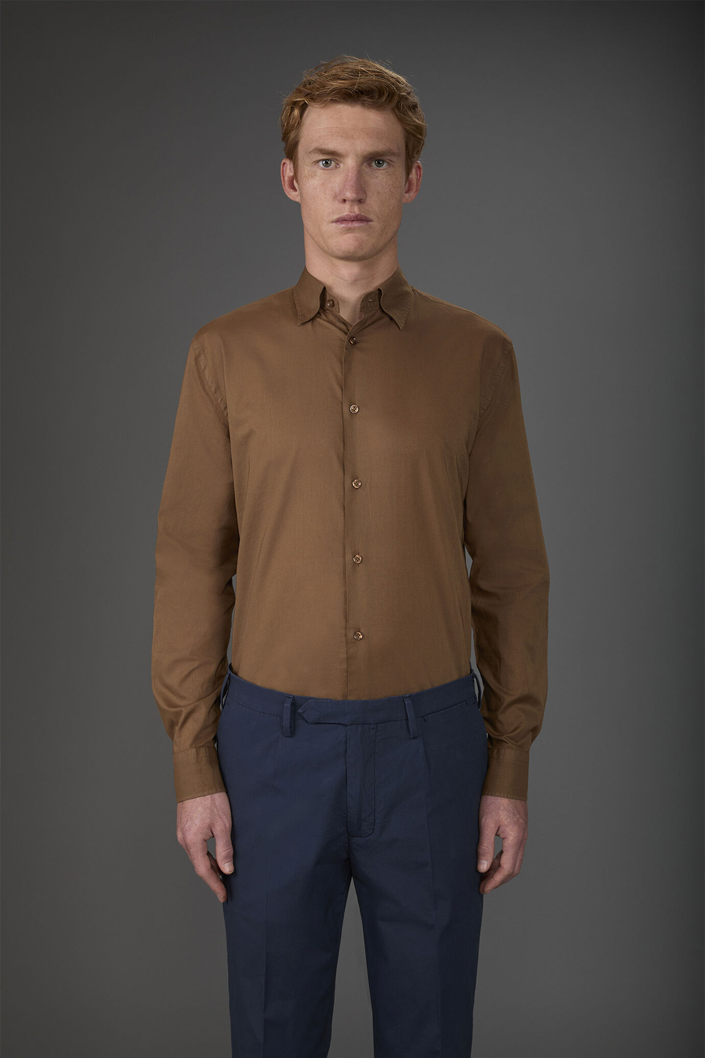 Men's casual shirt with a concealed button down collar in washed muslin fabric 100% cotton image number 0