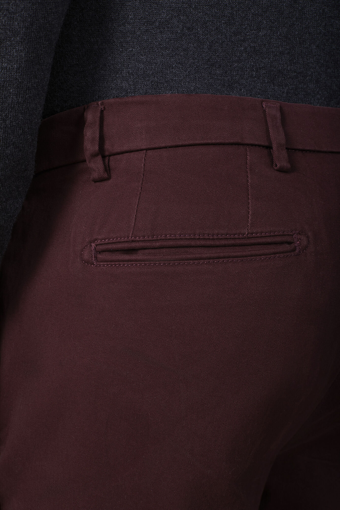 Pantalone uomo chino classico costruzione twill elasticizzato regular fit image number 3