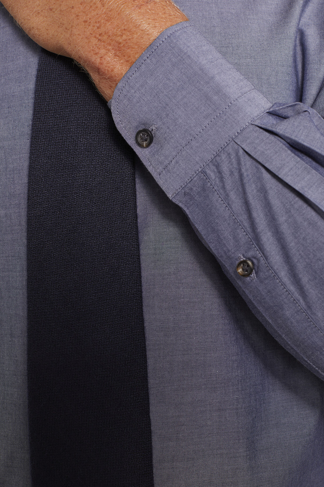 Camicia casual collo francese comfort fit tessuto chambray image number 2