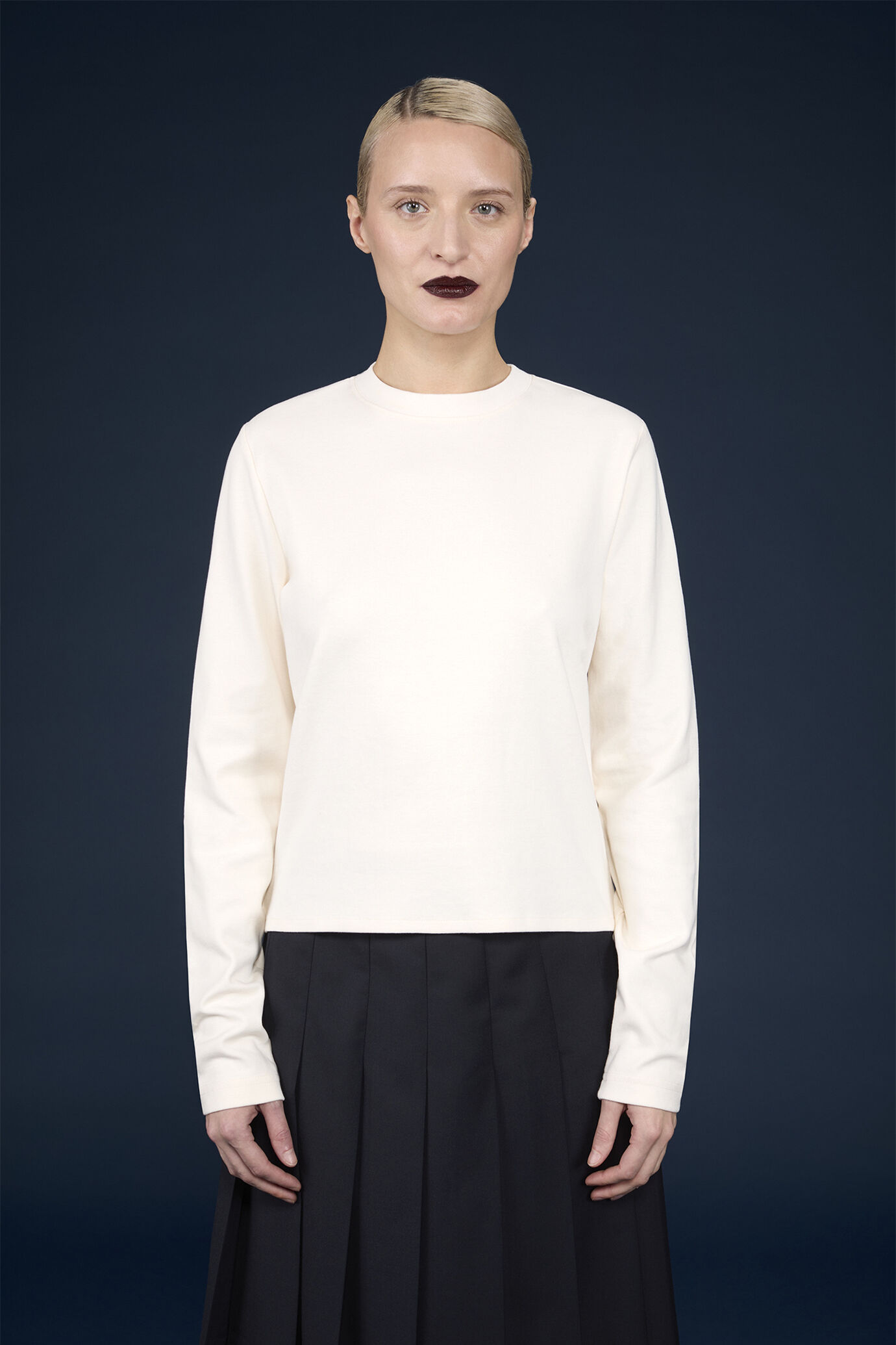 Women's regular fit long-sleeved crew neck T-shirt in 100% cotton image number 1