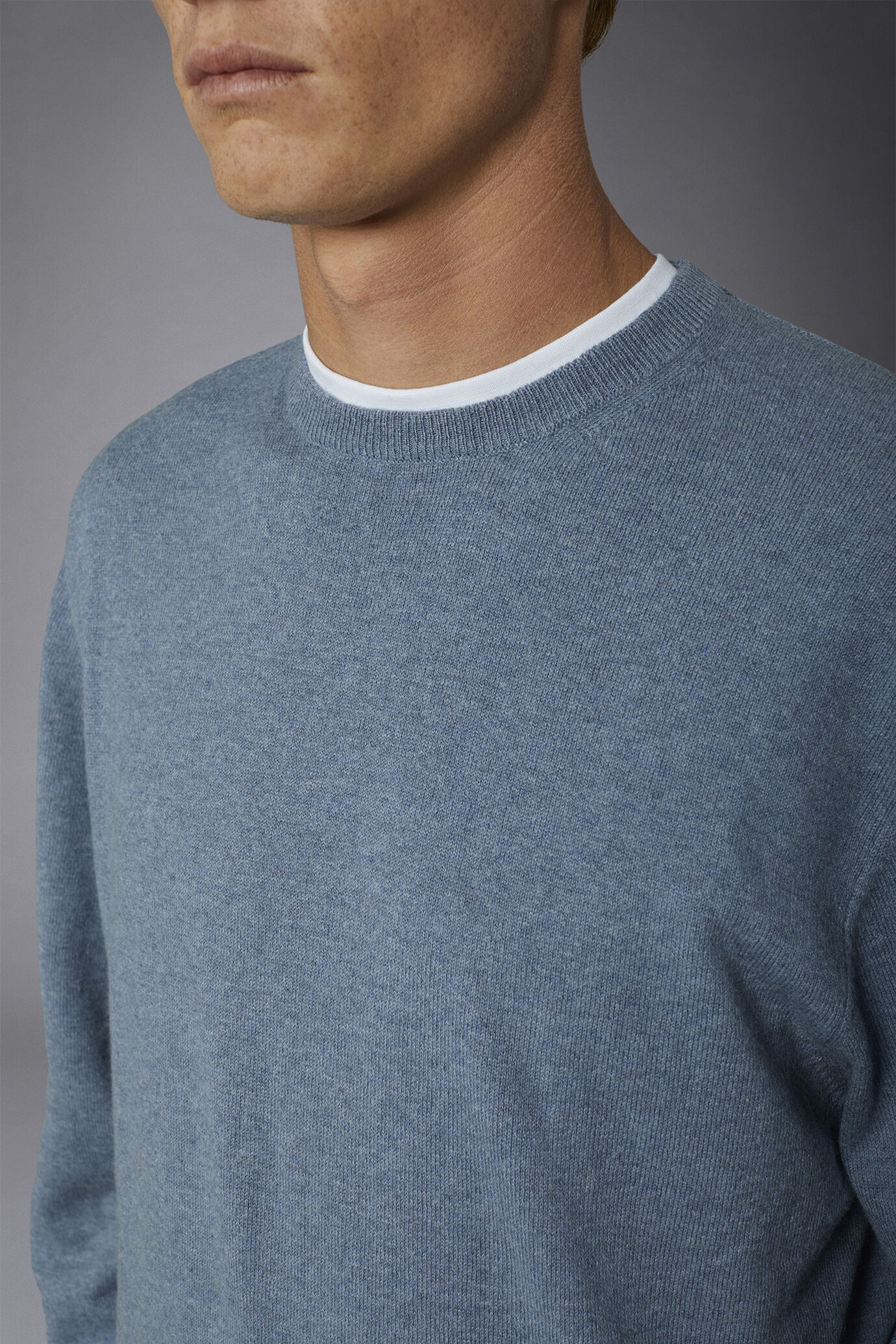 Men's roundneck wool and cotton sweater image number 3