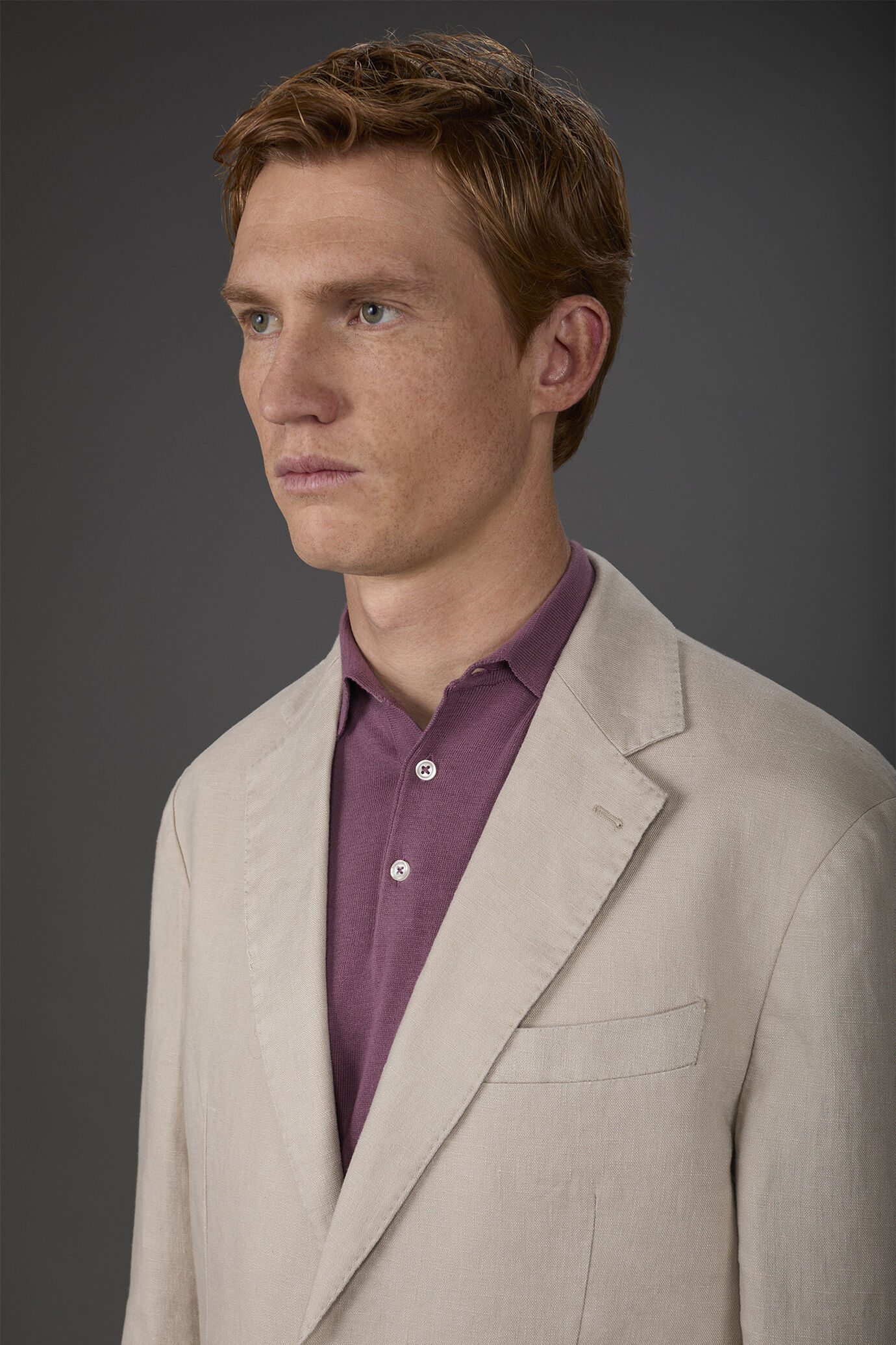 Veste homme à simple boutonnage, non doublée, avec revers classique et poches à rabat en 100% lin image number 2