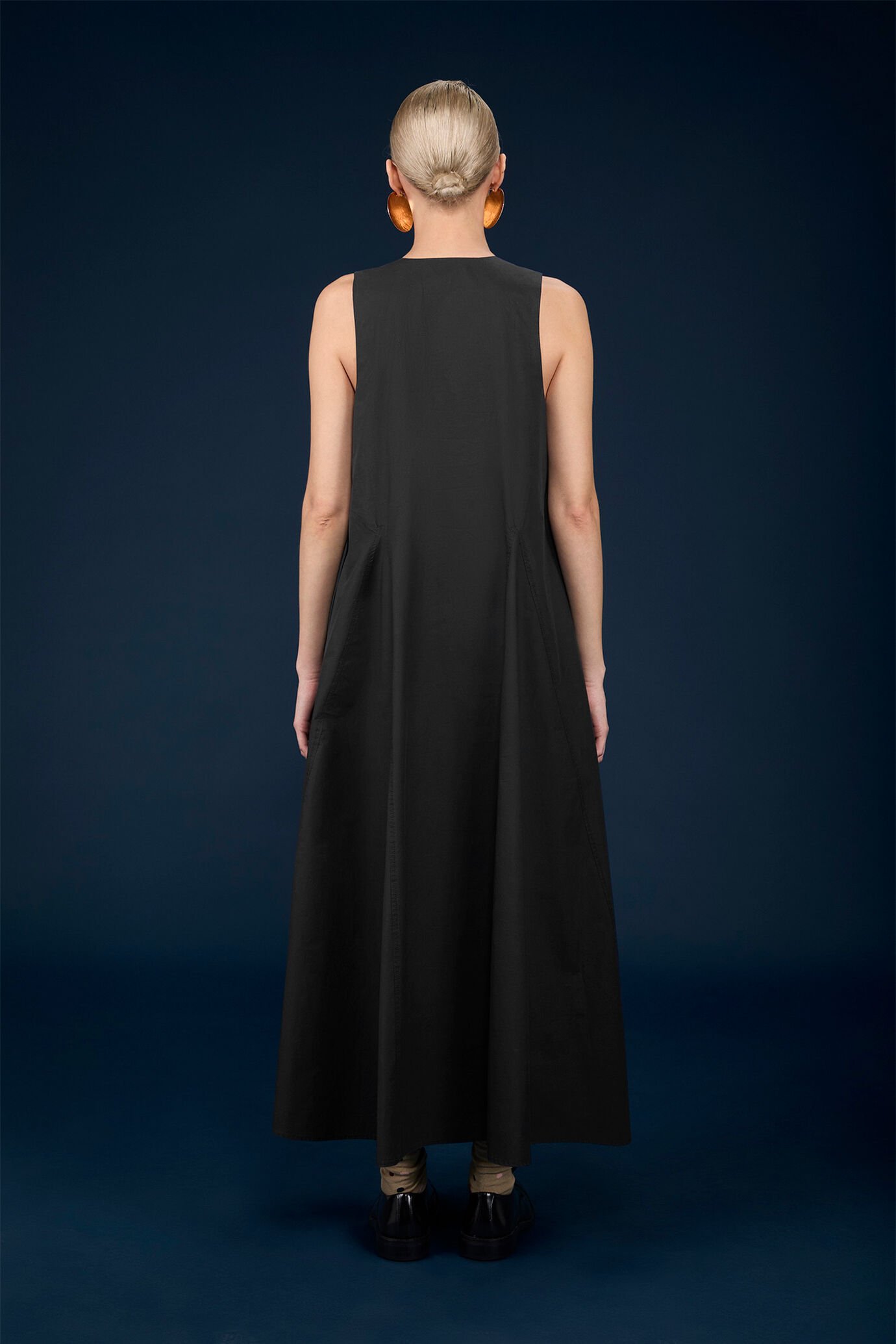 Long flared dress with V-neck image number 2