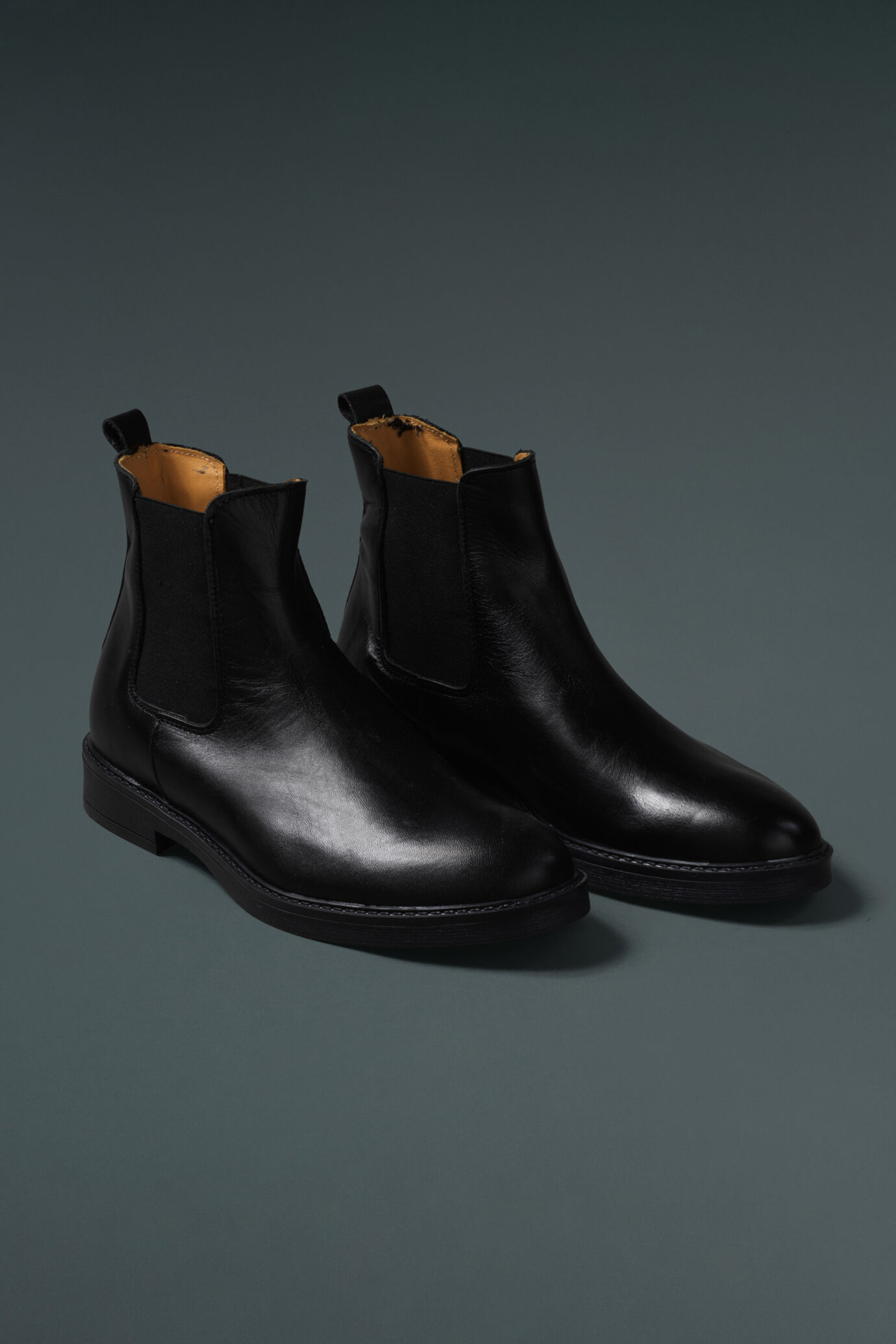 Chelsea boot image number 1