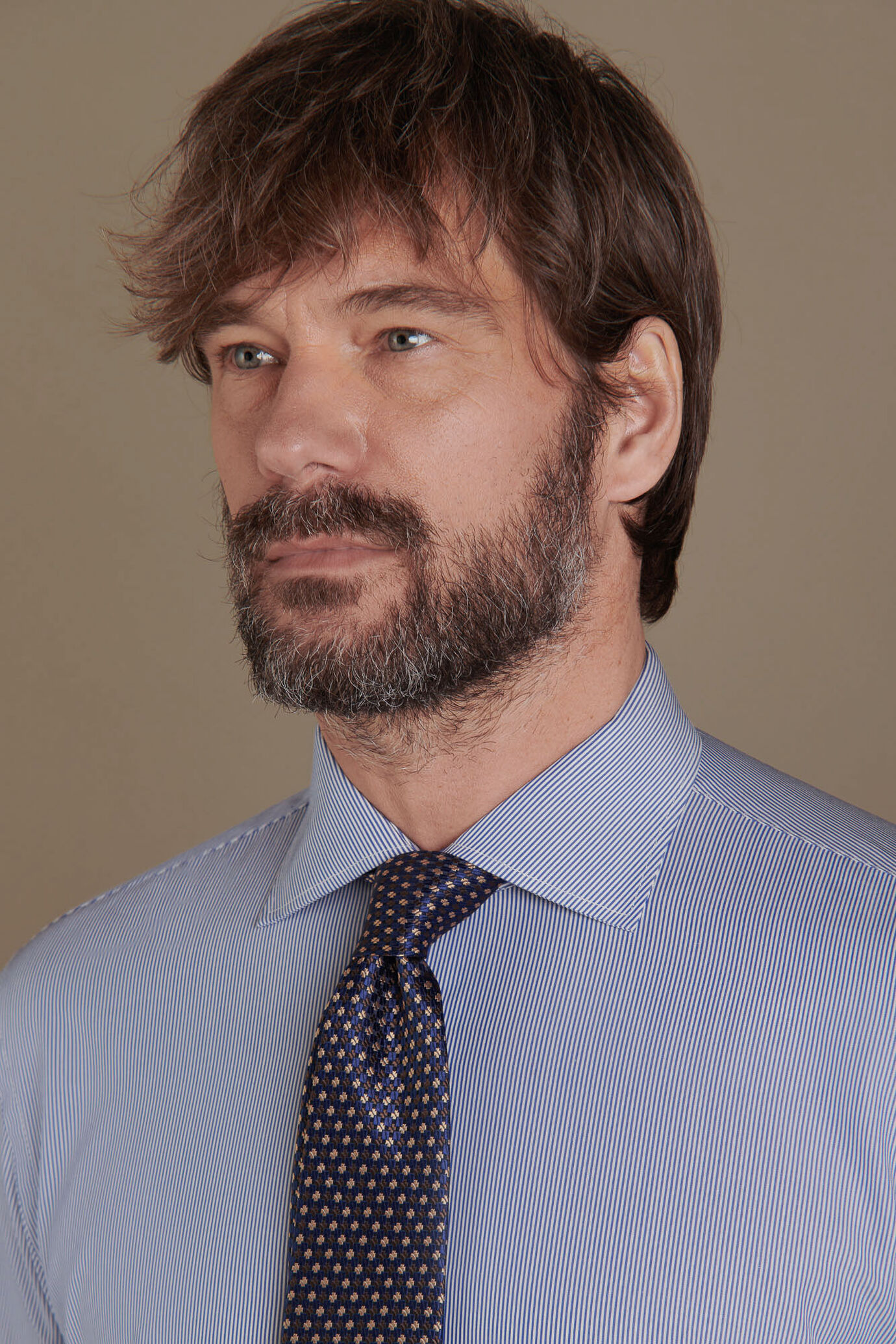 Camicia classica uomo collo francese tinto filo con riga stretta bicolore image number 0