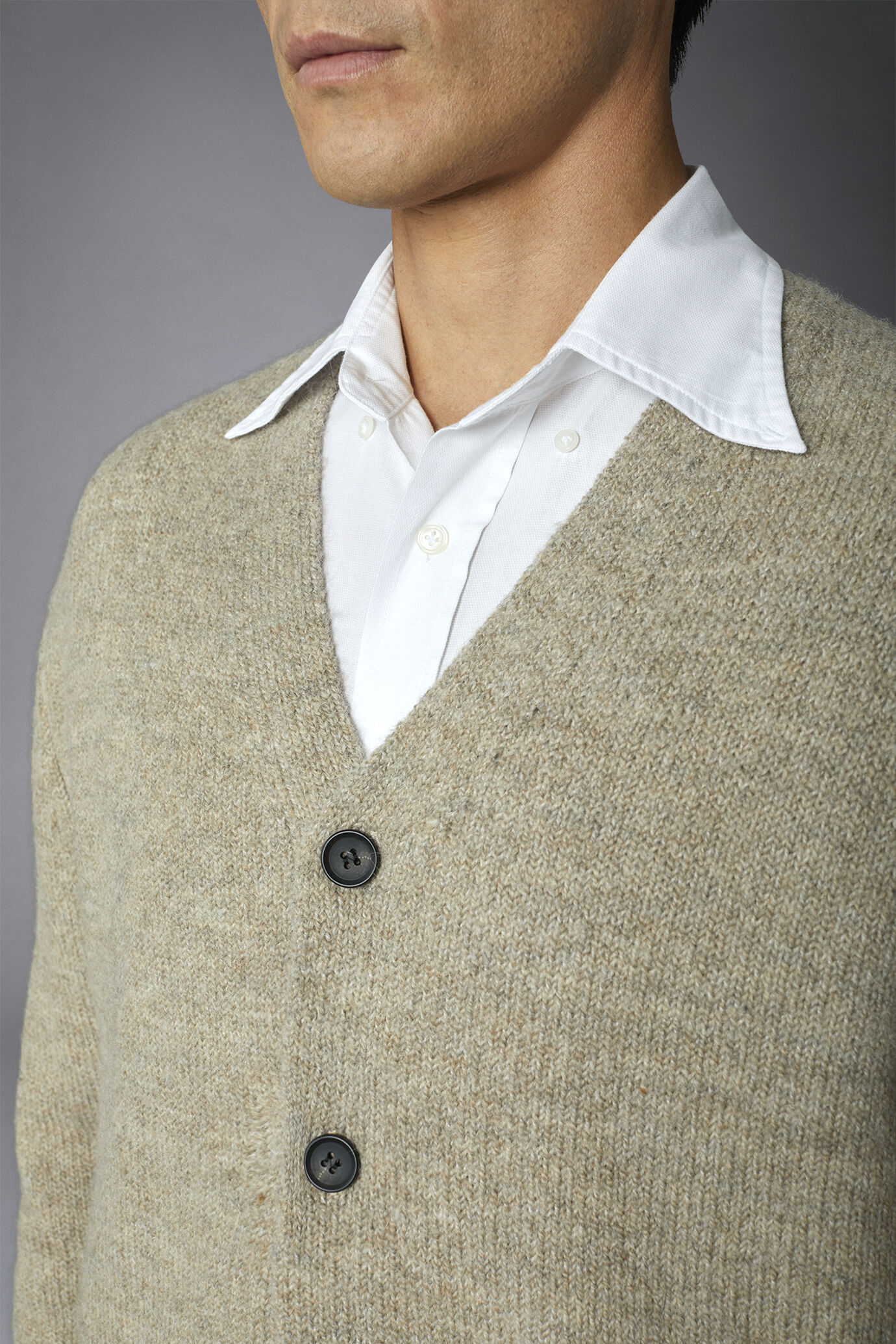 Cardigan à col en V avec un composant en laine d'alpaga regular fit image number 2