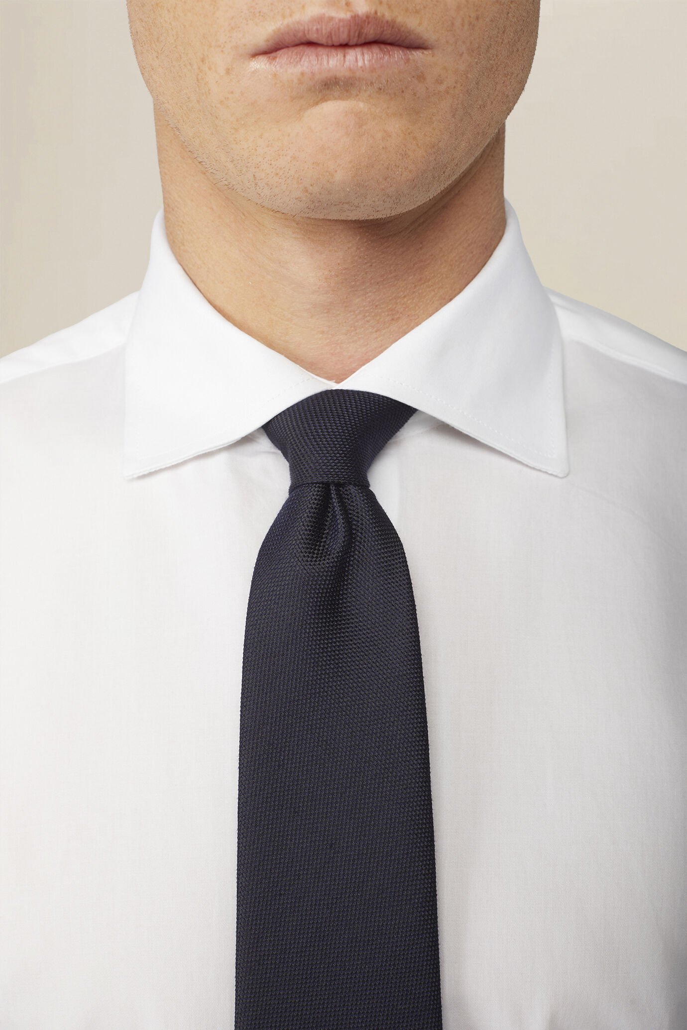 Klassisches Herrenhemd mit franz&ouml;sischem Kragen aus glattem Twill image number 2