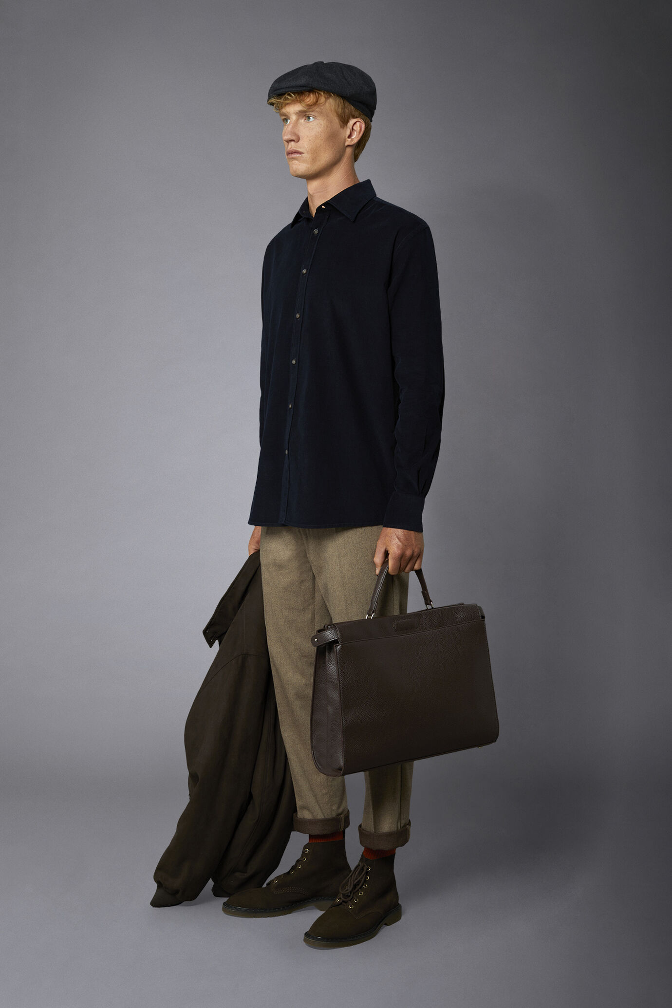 Camicia casual uomo collo francese comfort fit tessuto in velluto 1000 righe image number 1