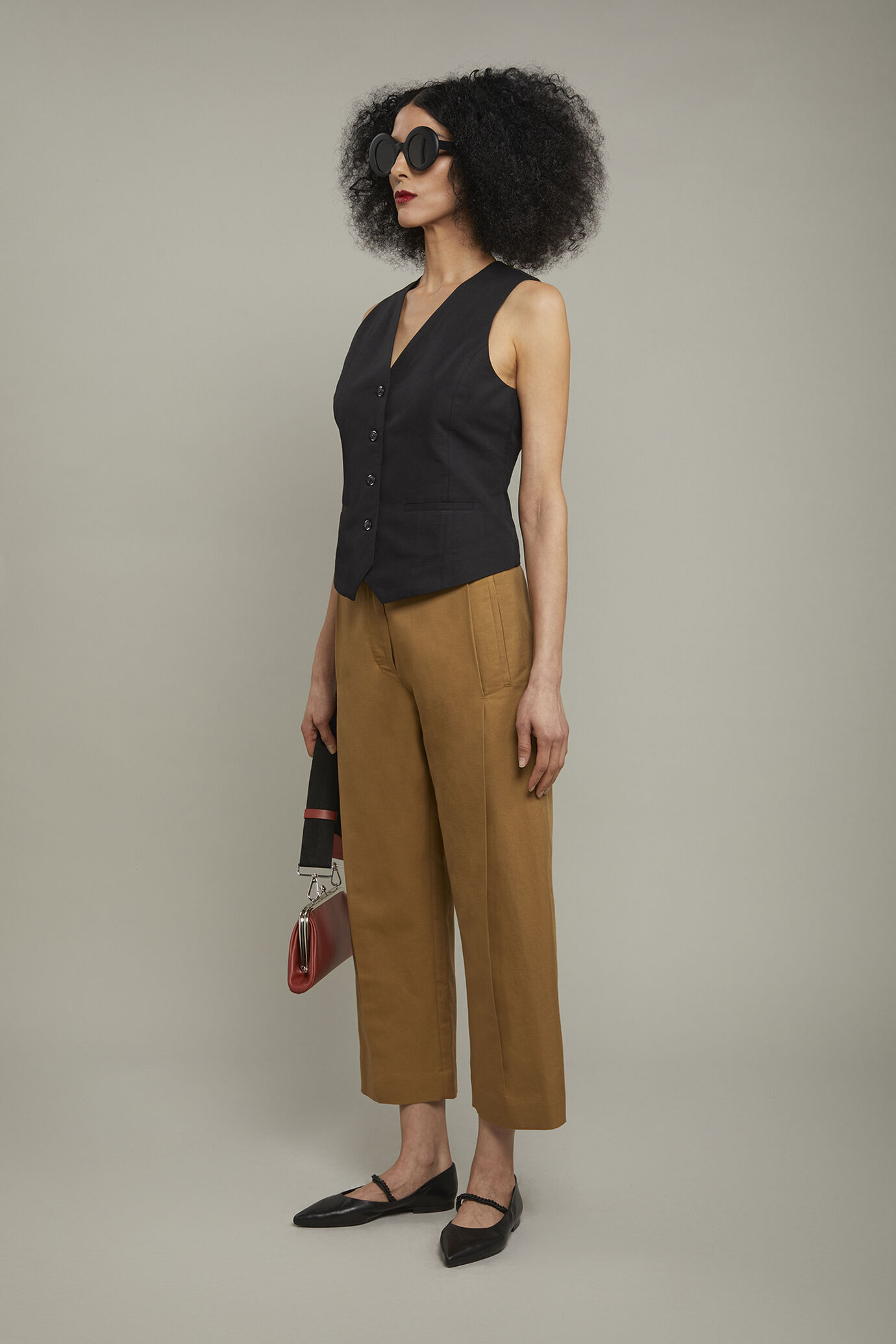 Women’s cotton and linen blend vest image number 1