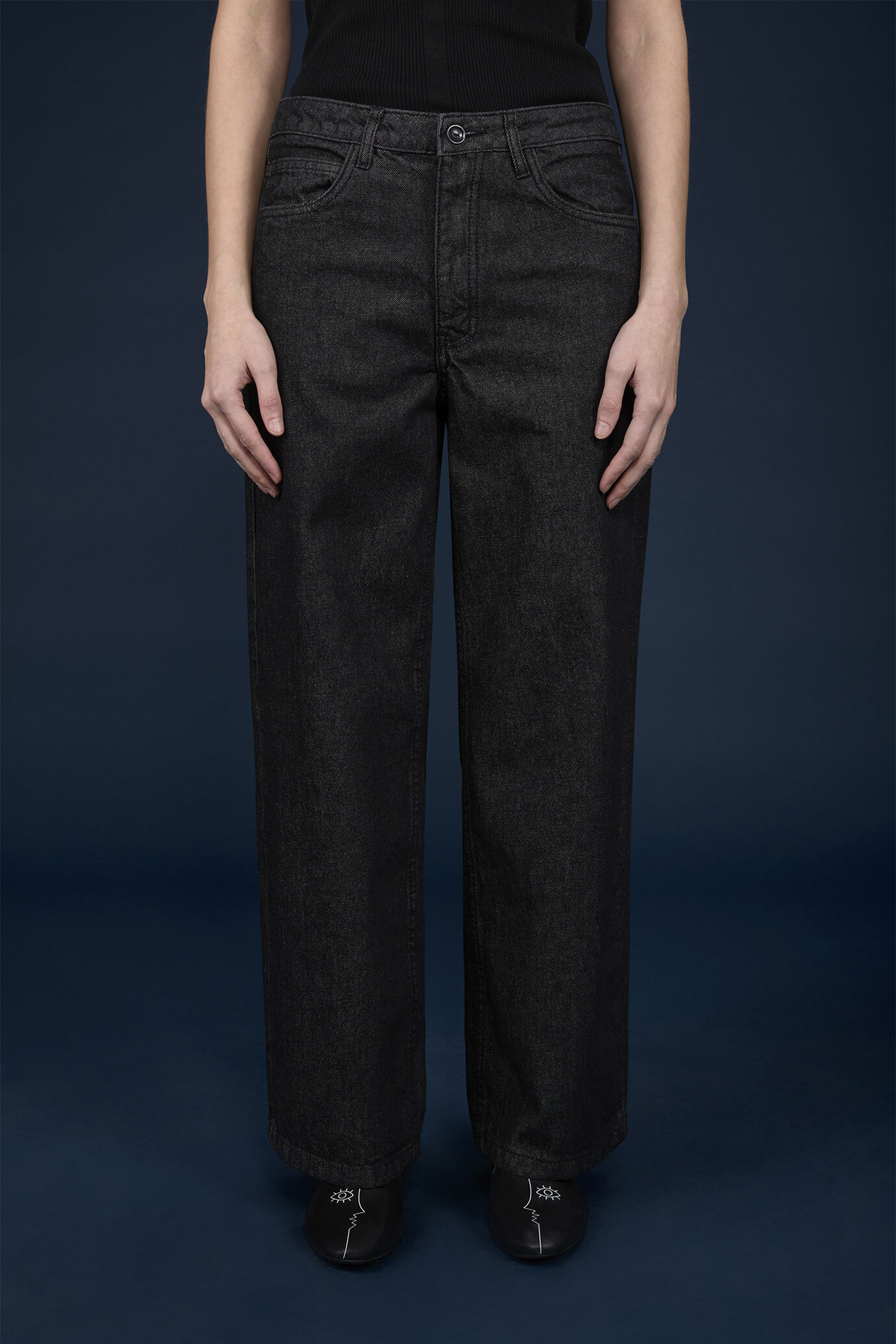 Pantalone donna 5 tasche a gamba dritta in denim regular fit image number 1