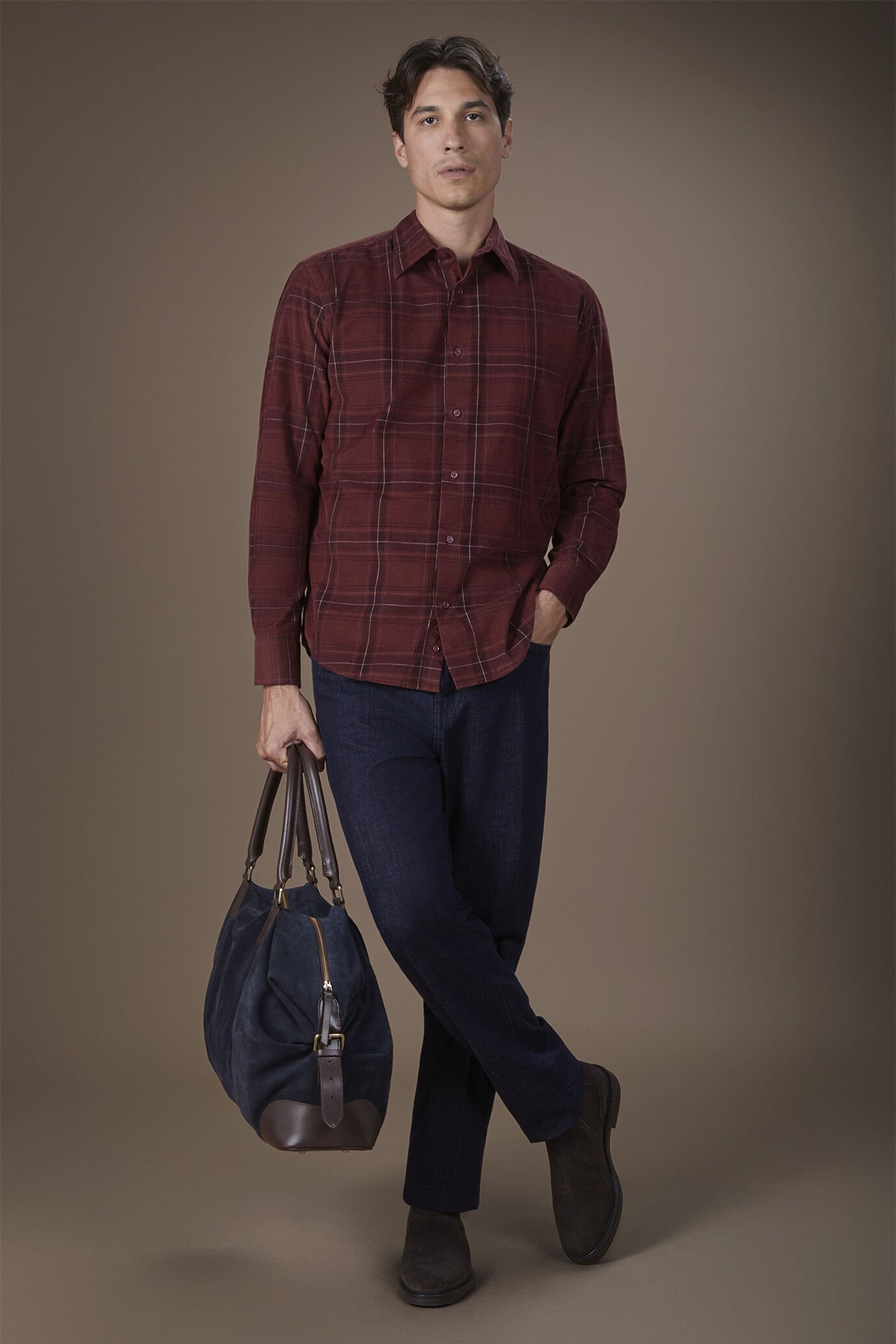 Men's comfort fit casual shirt with a classic collar in 100% cotton 21-wale corduroy, finished with a checked print image number 1