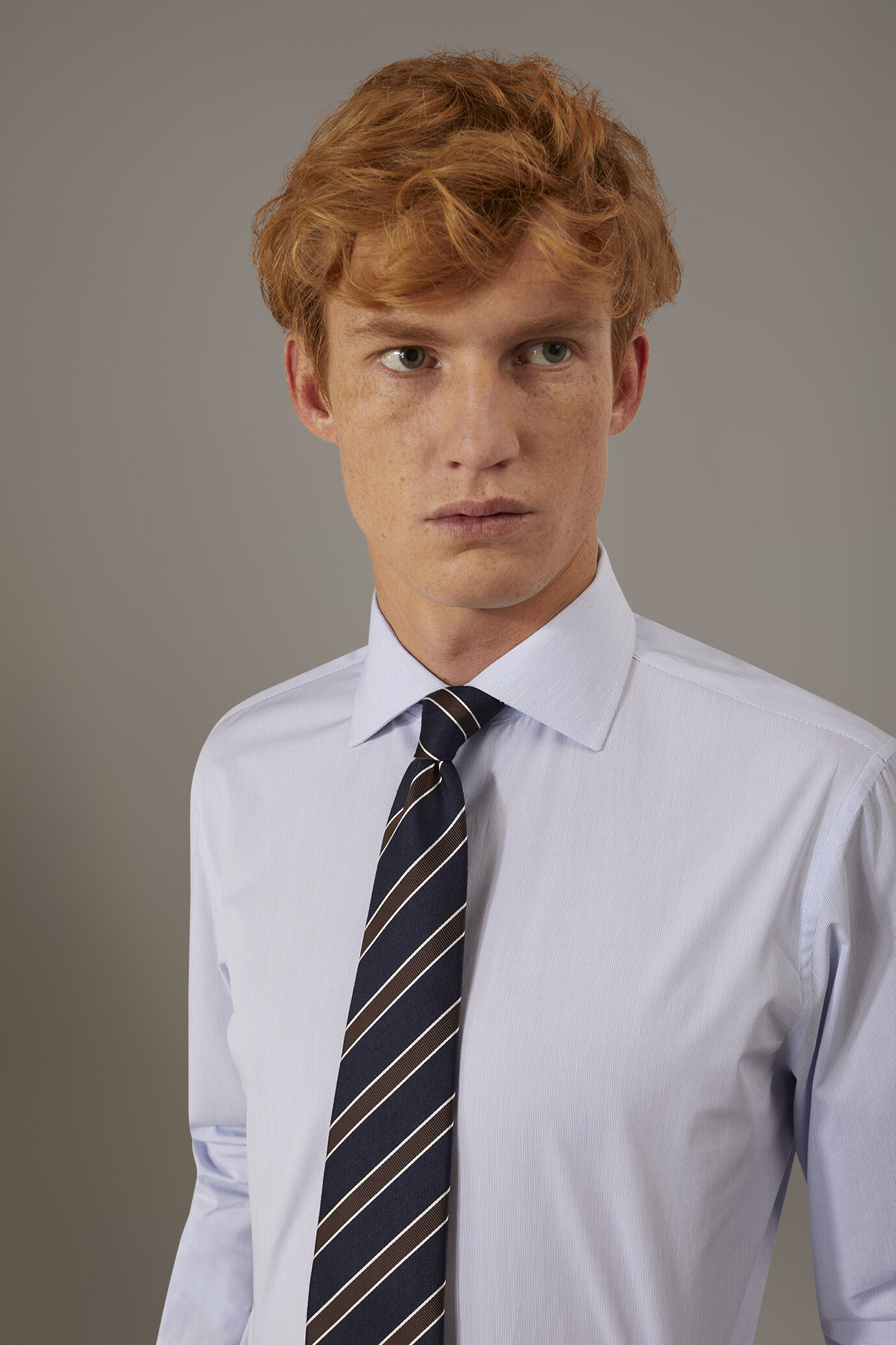 Camicia classica collo francese slim fit tinto filo rigato image number 1