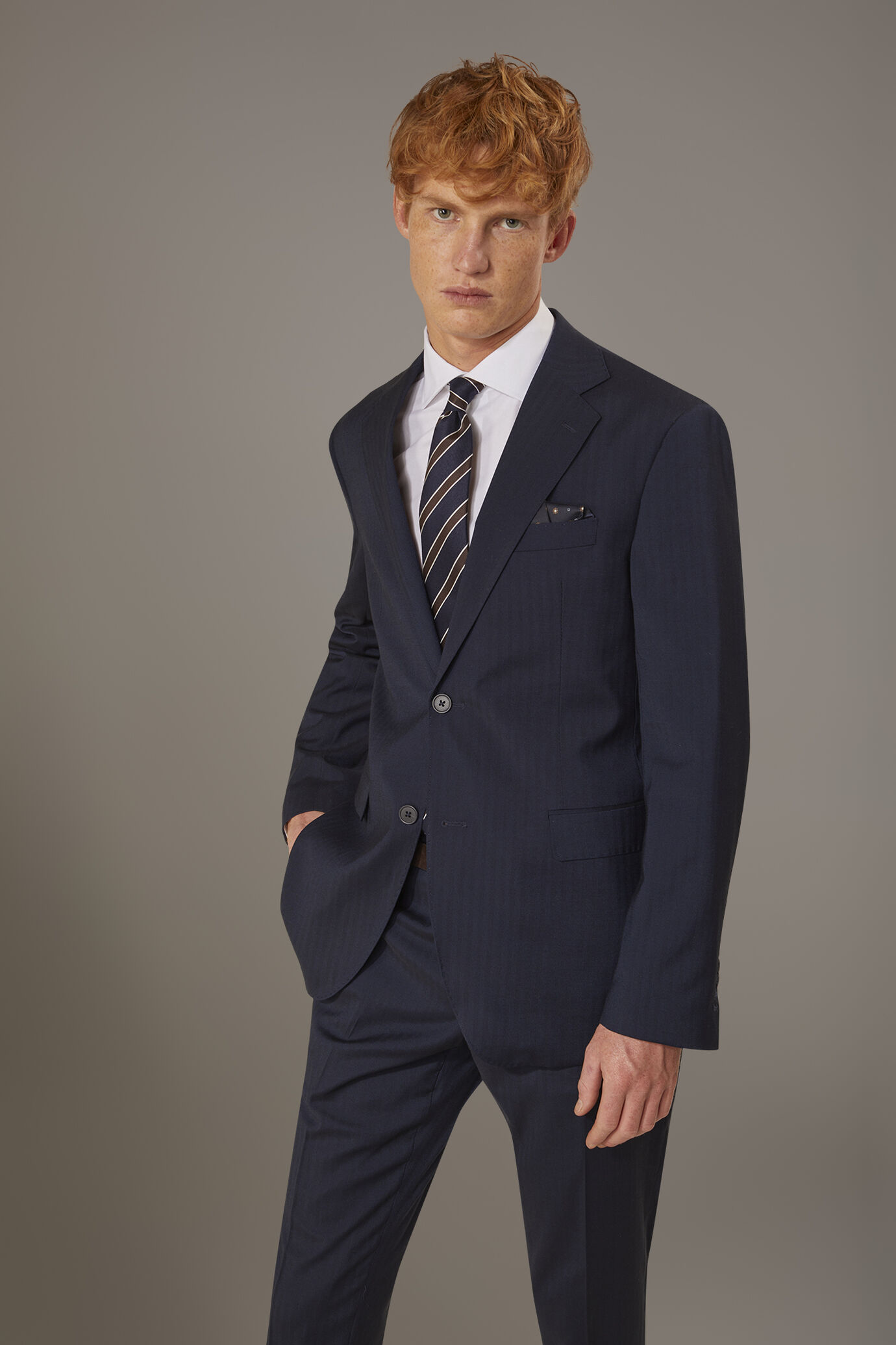 Regular fit single-breasted suit patterned herringbone fabric with solaro texture image number 1