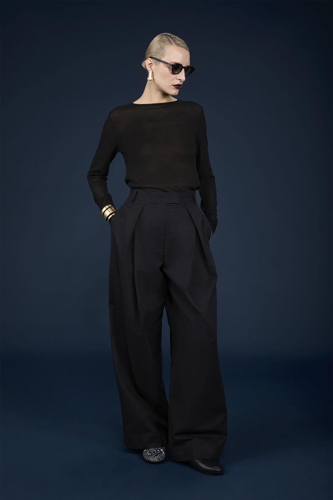 Pull femme, modèle légèrement transparent à manches longues et col rond image number 0