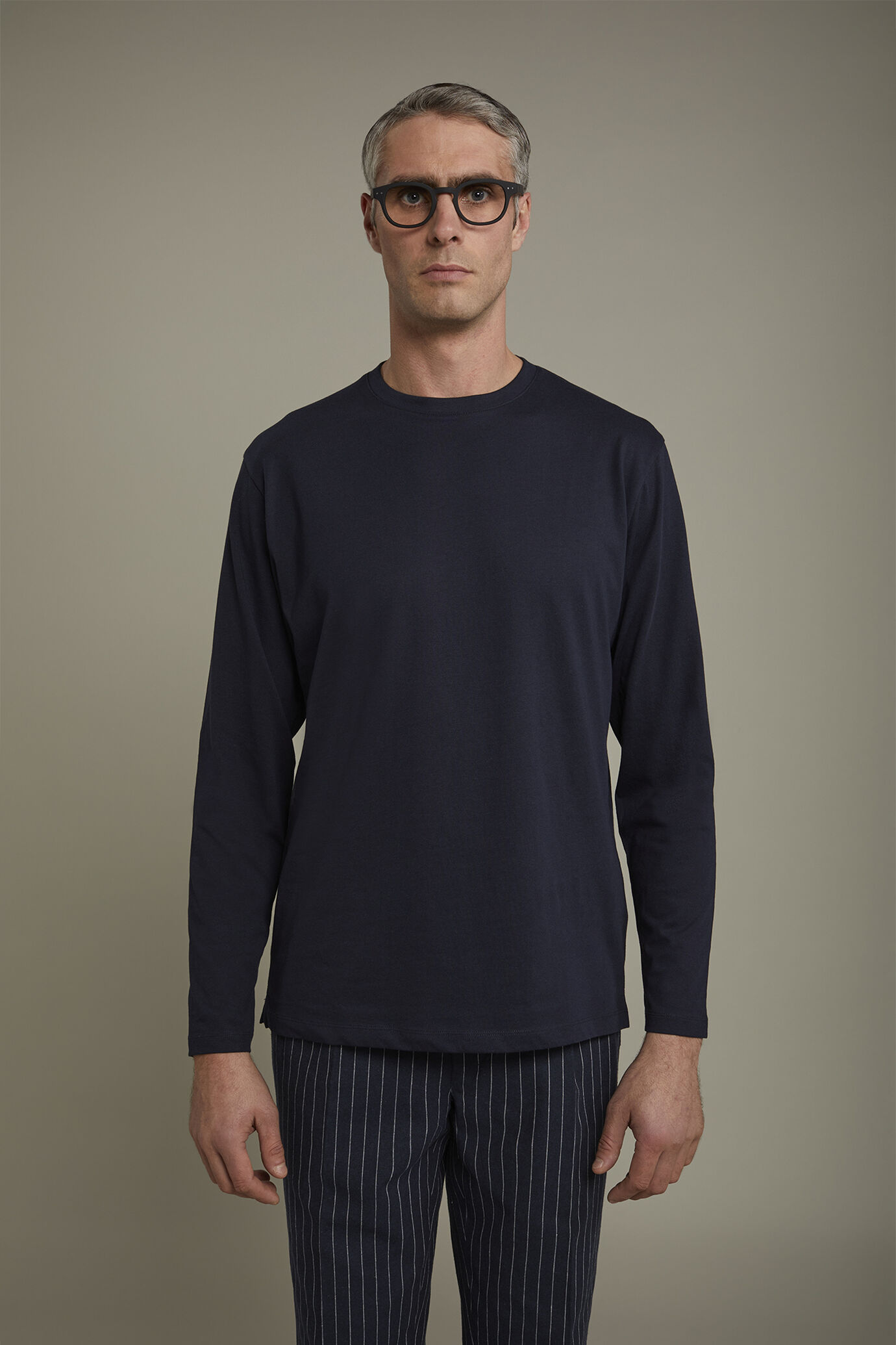 Herren-T-Shirt mit Rundhalsausschnitt und langen Ärmeln aus 100 % Baumwolle in normaler Passform