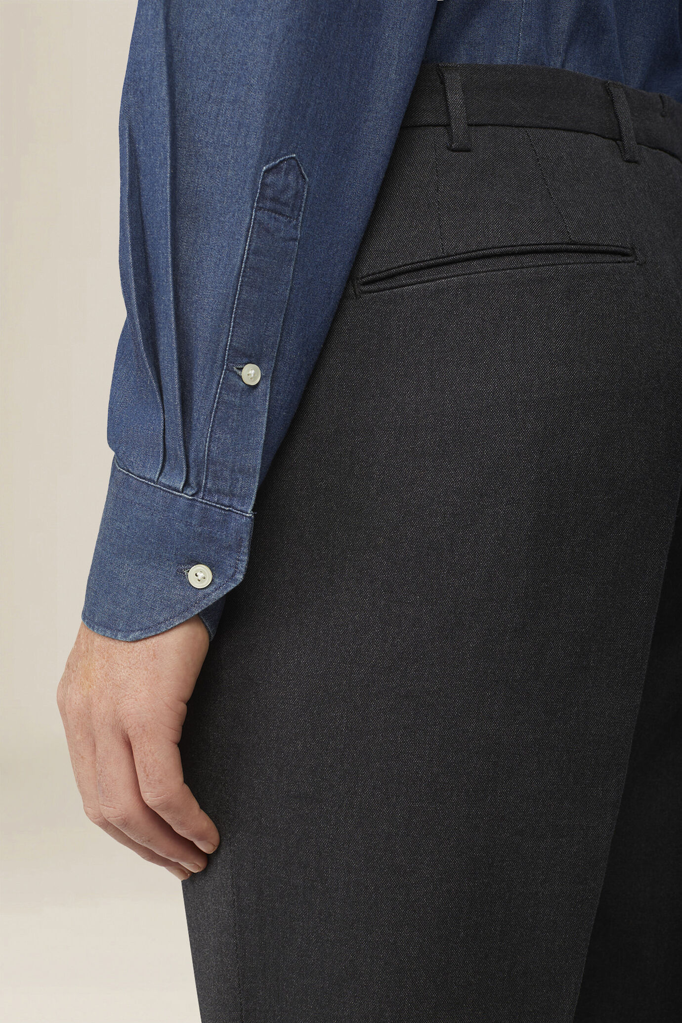 Herrenhose aus Baumwolle mit Falten image number 3