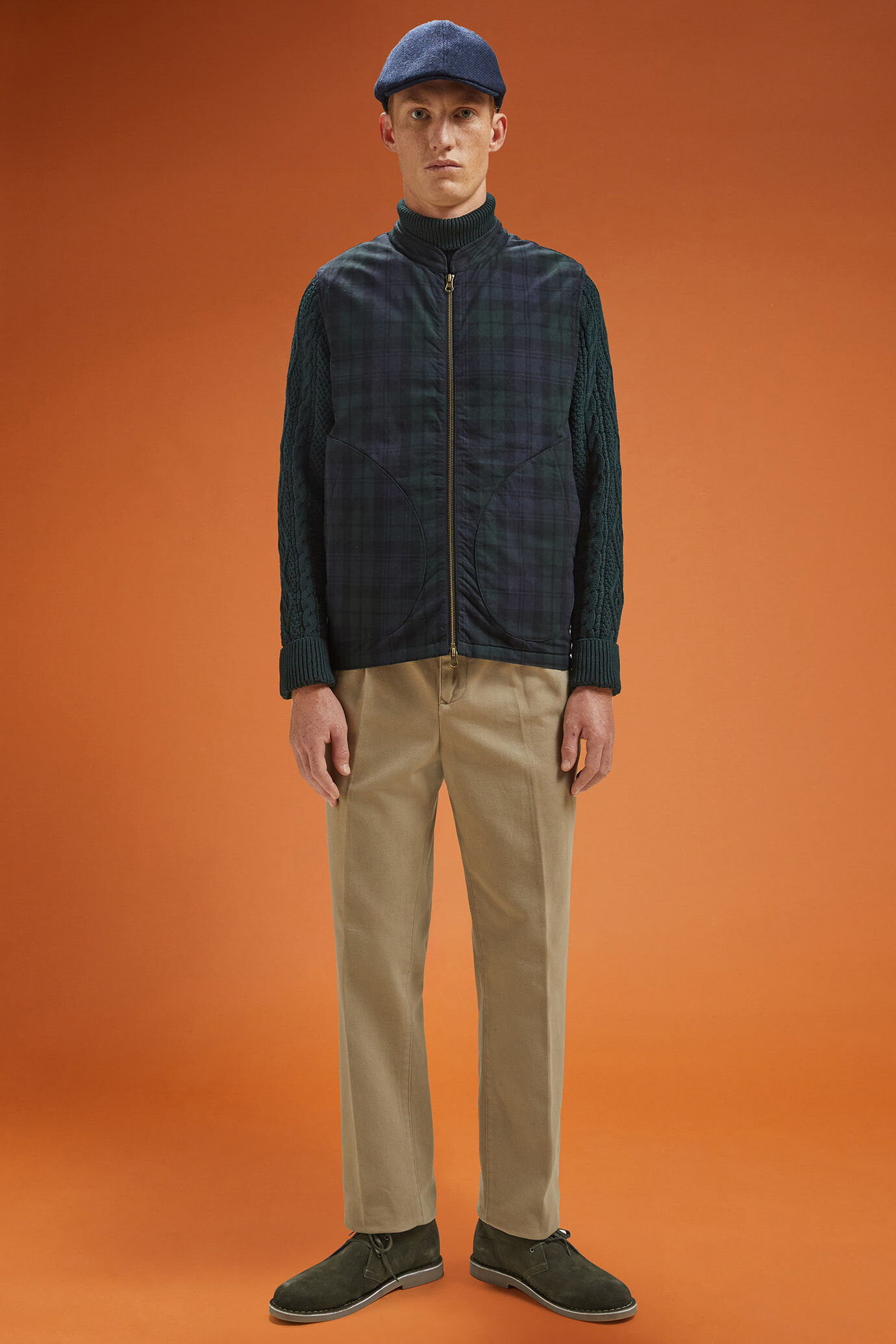 Gilet pour homme légèrement matelassé, 100% coton ciré avec design blackwatch, coupe classique image number 2