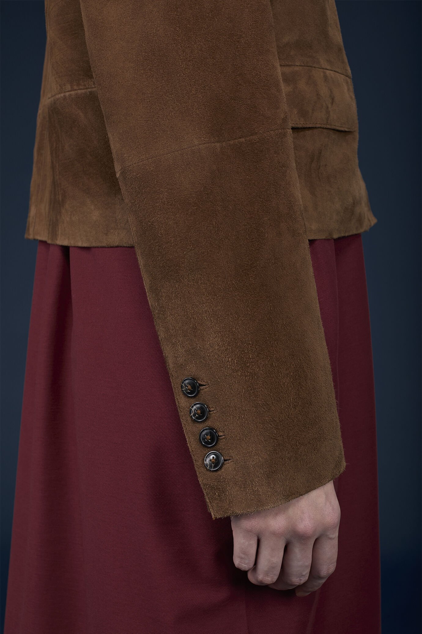 Kurze Damenjacke aus 100 % echtem Wildleder in normaler Passform image number 3