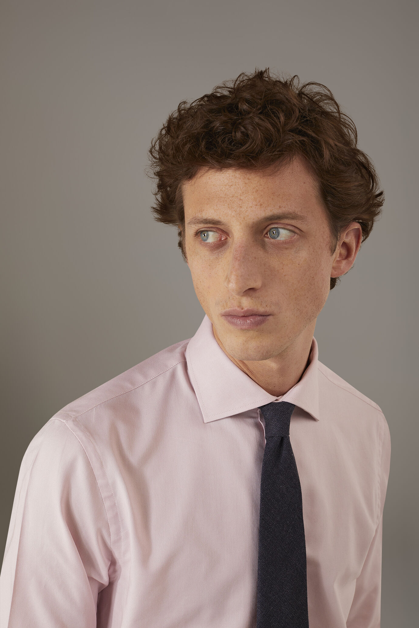 Camicia classica collo francese classic fit tessuto oxford ultra leggero image number 1