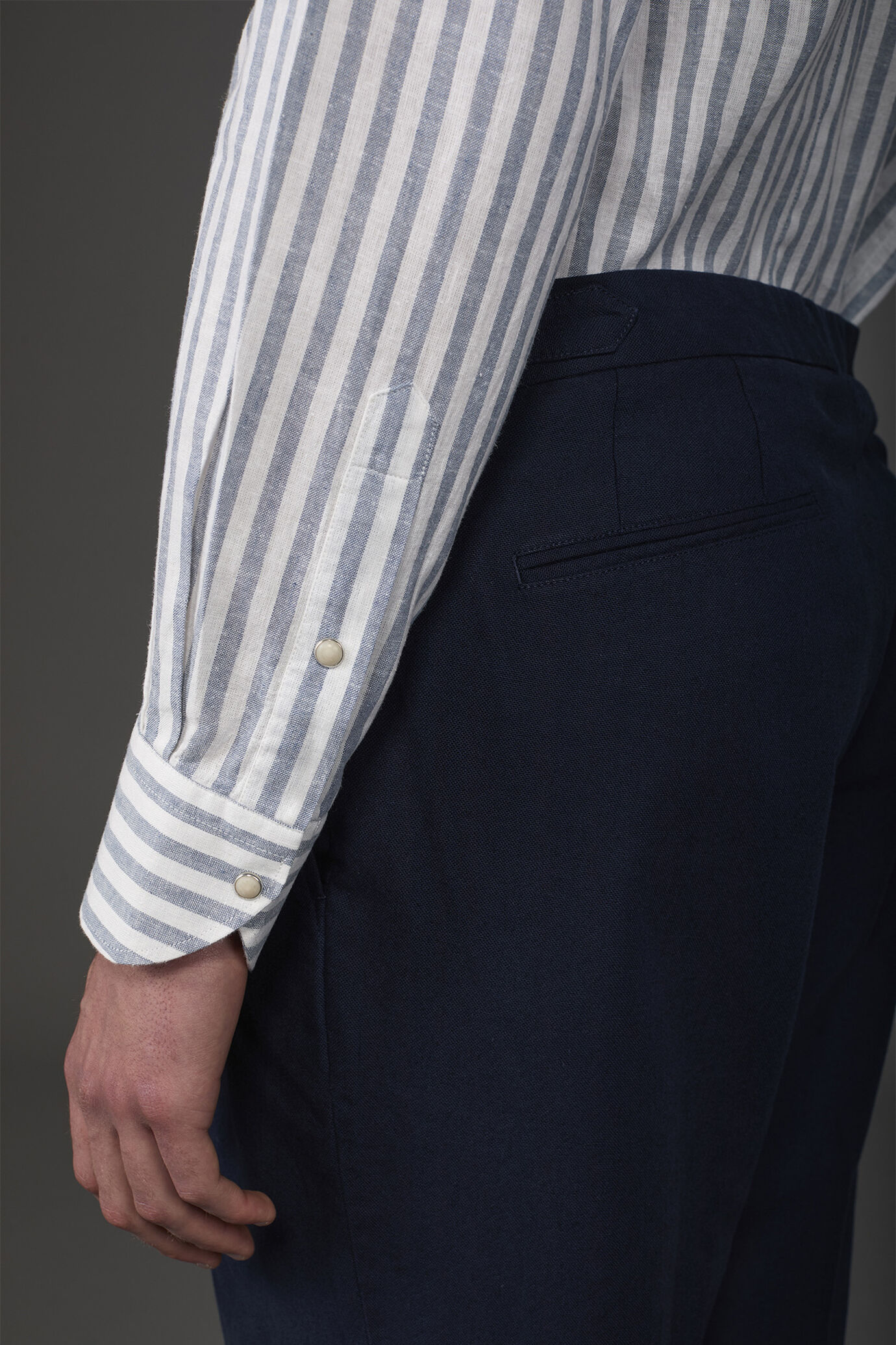 Chemise homme décontractée à col français en lin et coton lavé et rayé image number 3