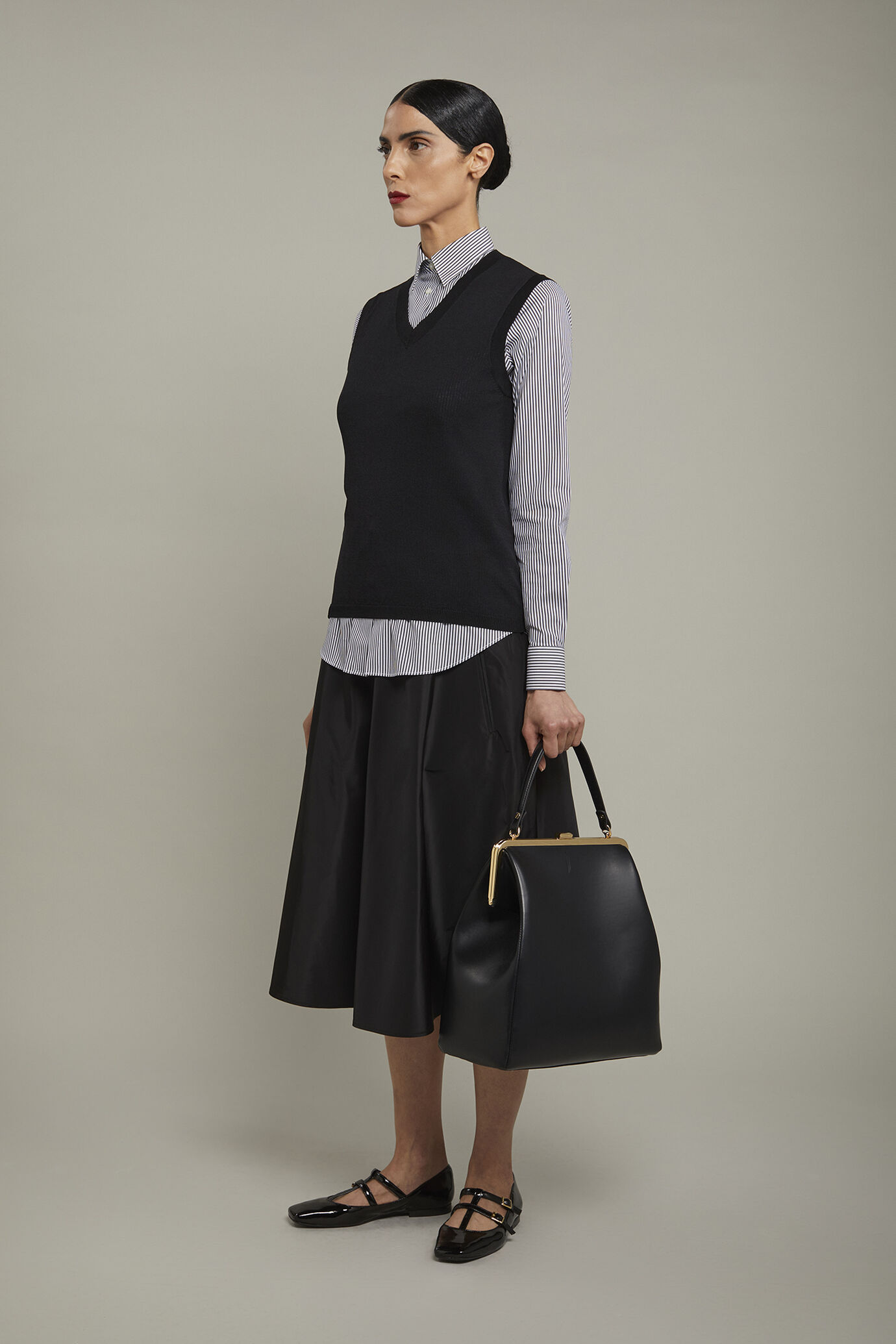 Gilet donna scollo a v tinta unita regular fit image number 1