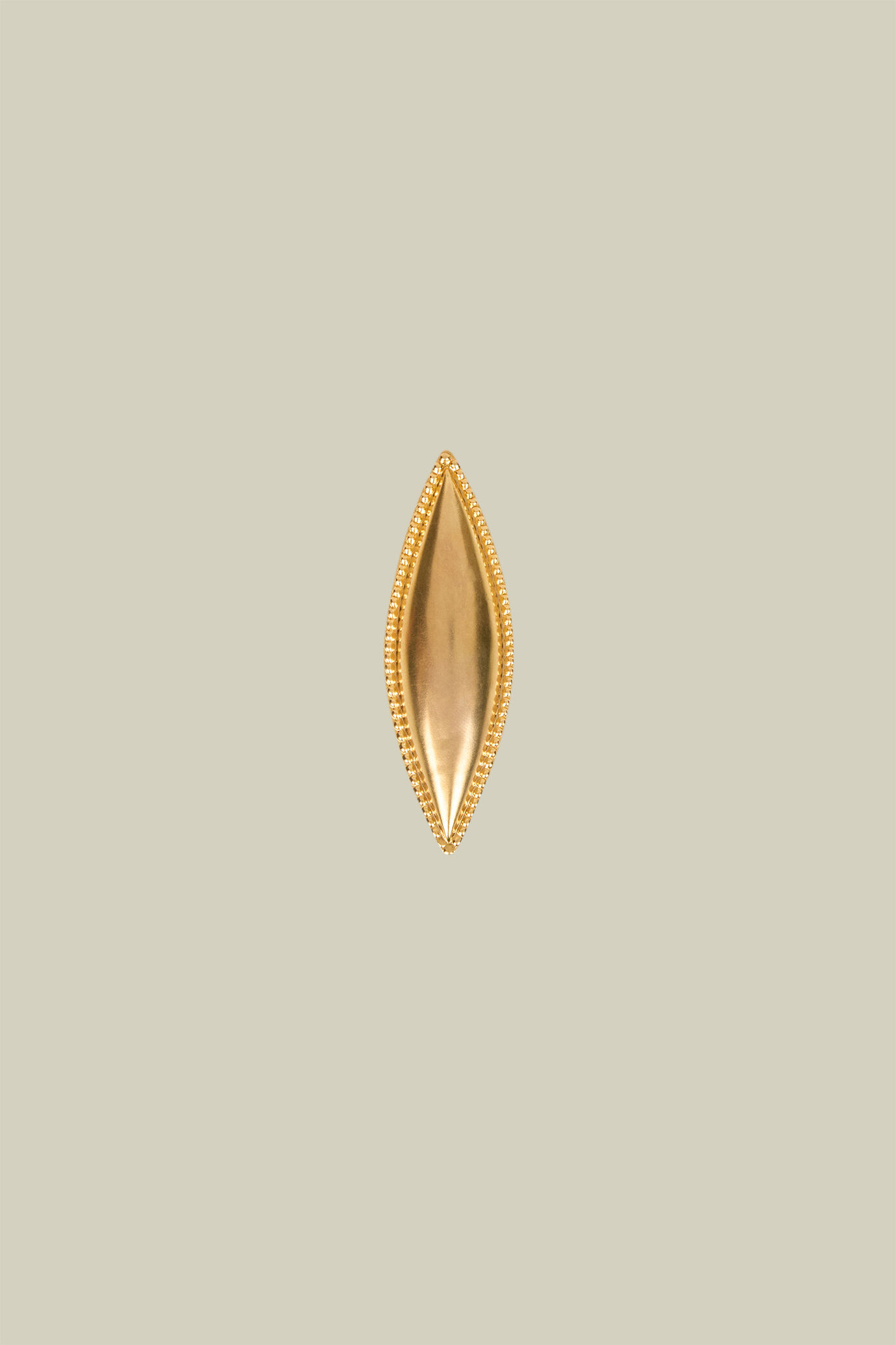 Broche femme en forme de feuille