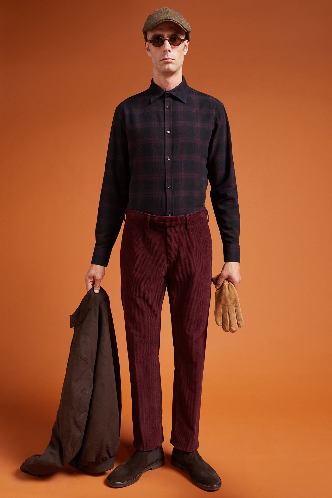 Men's comfort fit casual shirt with a classic collar in 100% cotton checked flannel image number 1